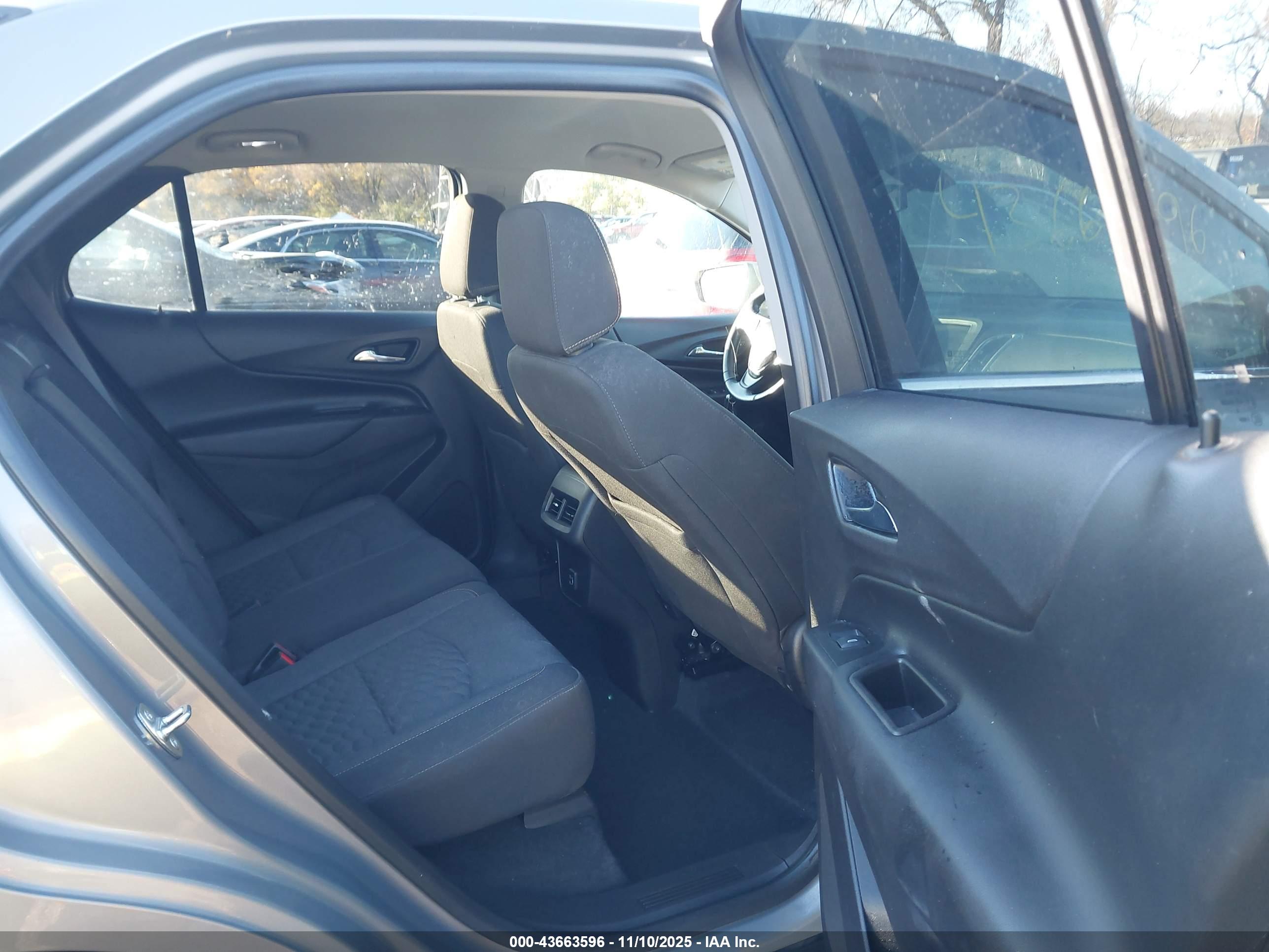 CHEVROLET EQUINOX image 8
