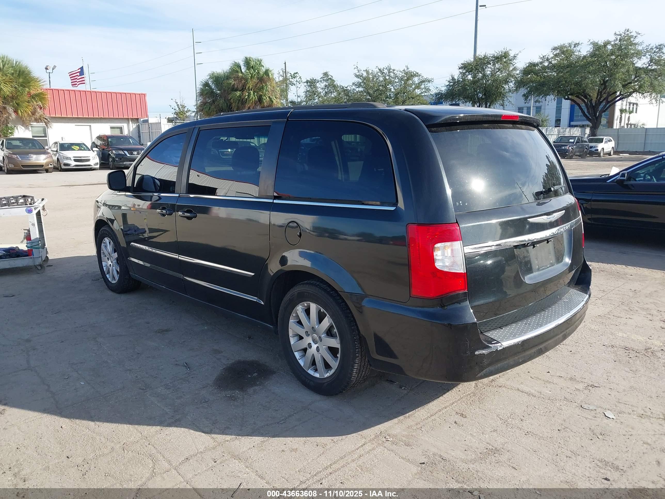 CHRYSLER TOWN image 3