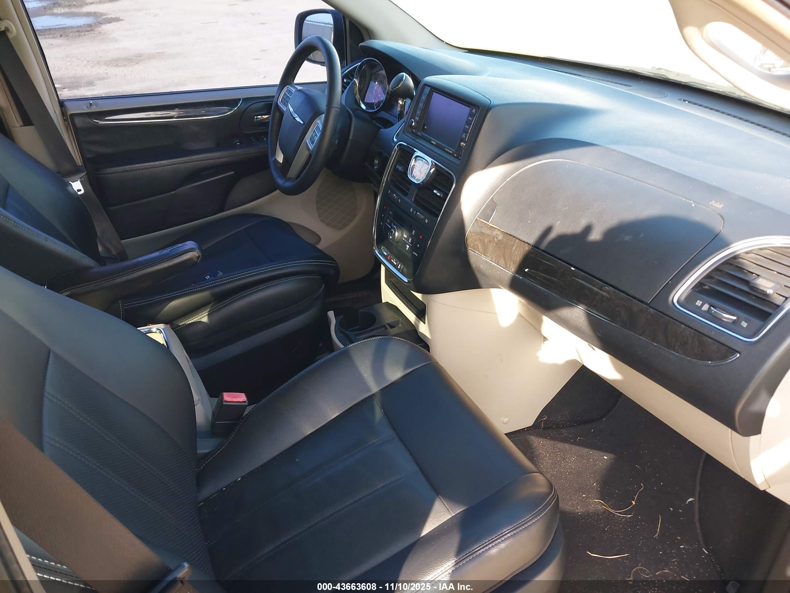 CHRYSLER TOWN image 5
