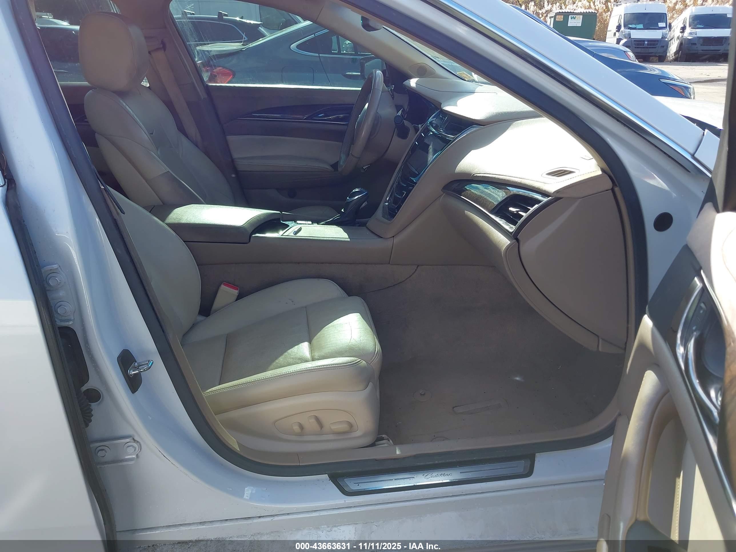 CADILLAC CTS image 5