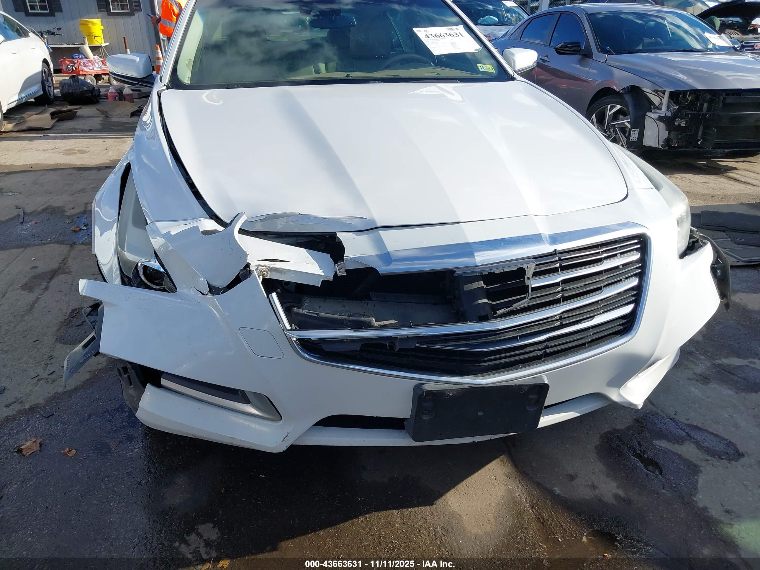 CADILLAC CTS image 6