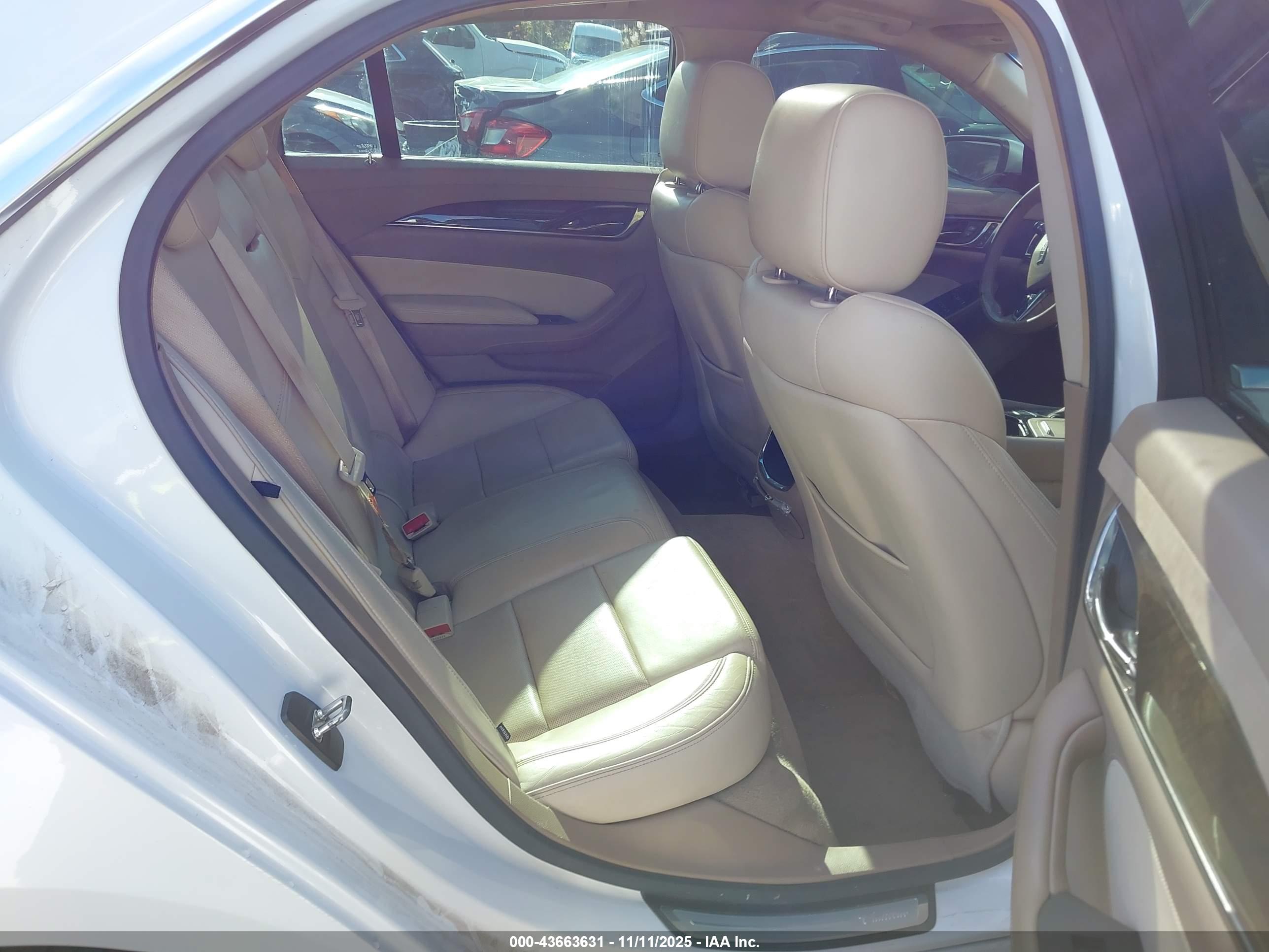 CADILLAC CTS image 8