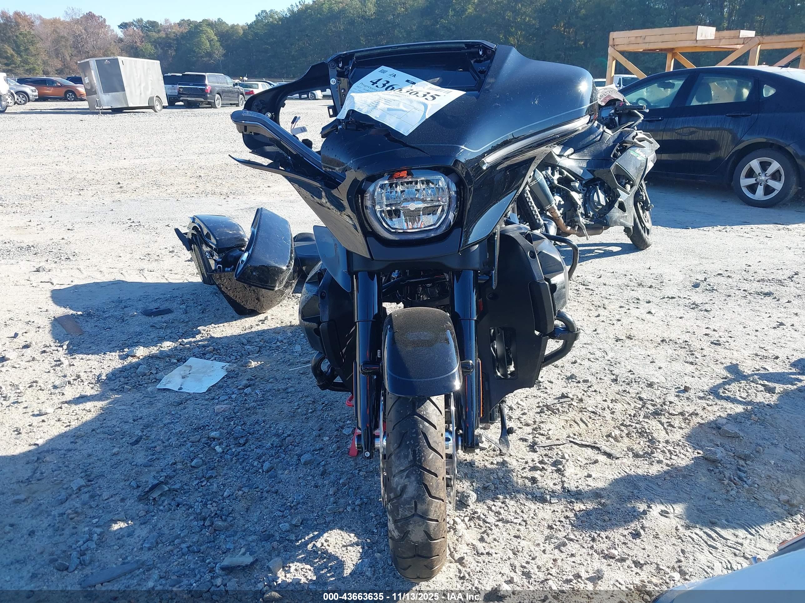 HARLEY-DAVIDSON FLHXU image 5
