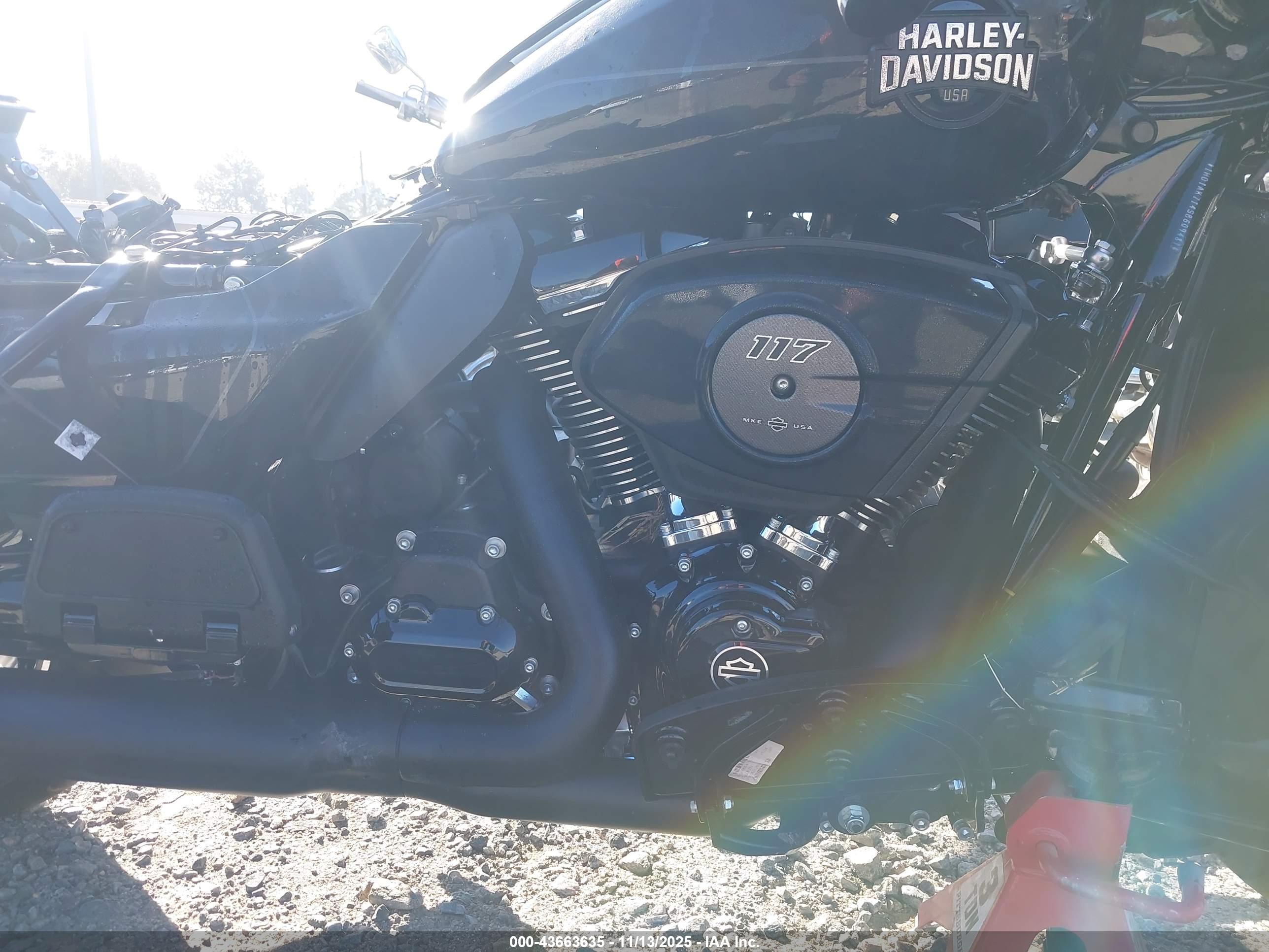 HARLEY-DAVIDSON FLHXU image 8