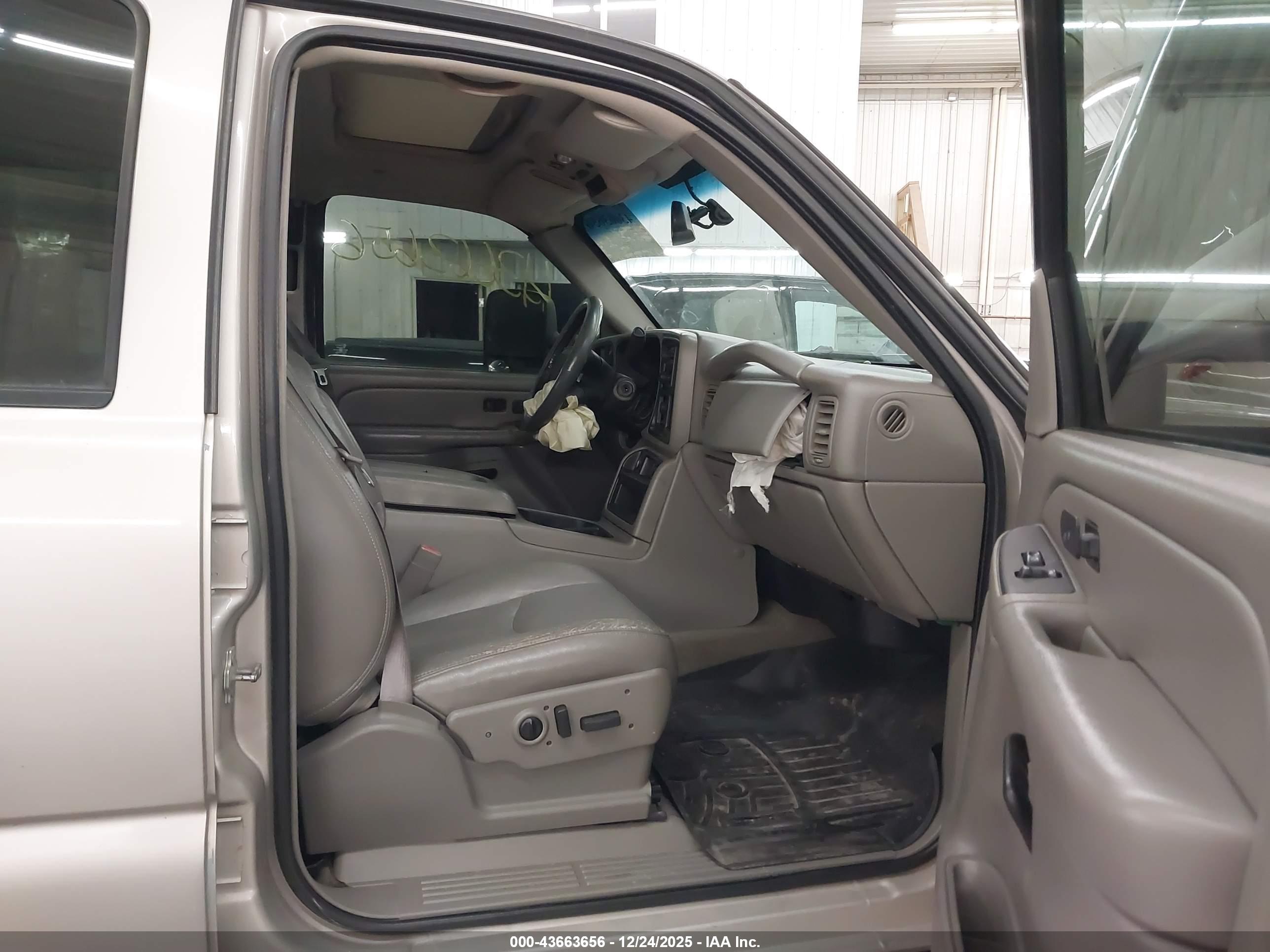 CHEVROLET SILVERADO image 5