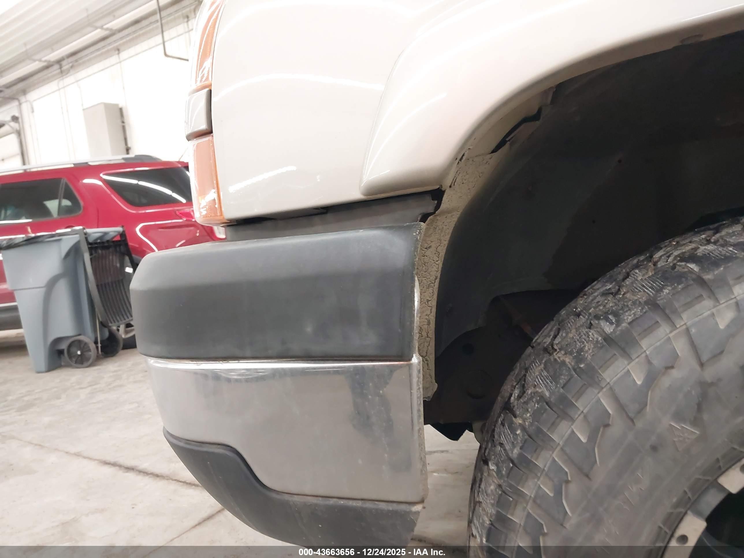 CHEVROLET SILVERADO image 6