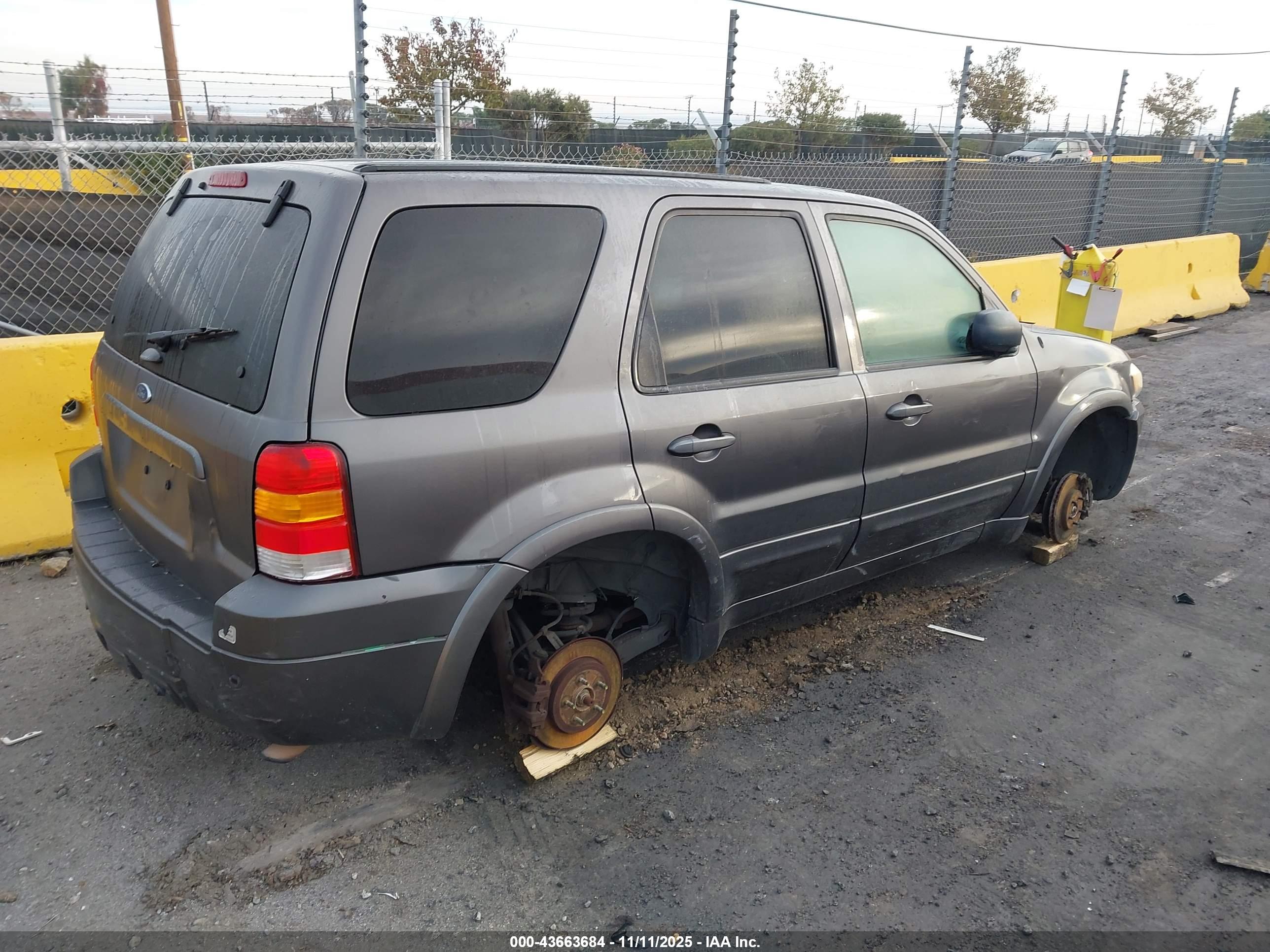 FORD ESCAPE image 4