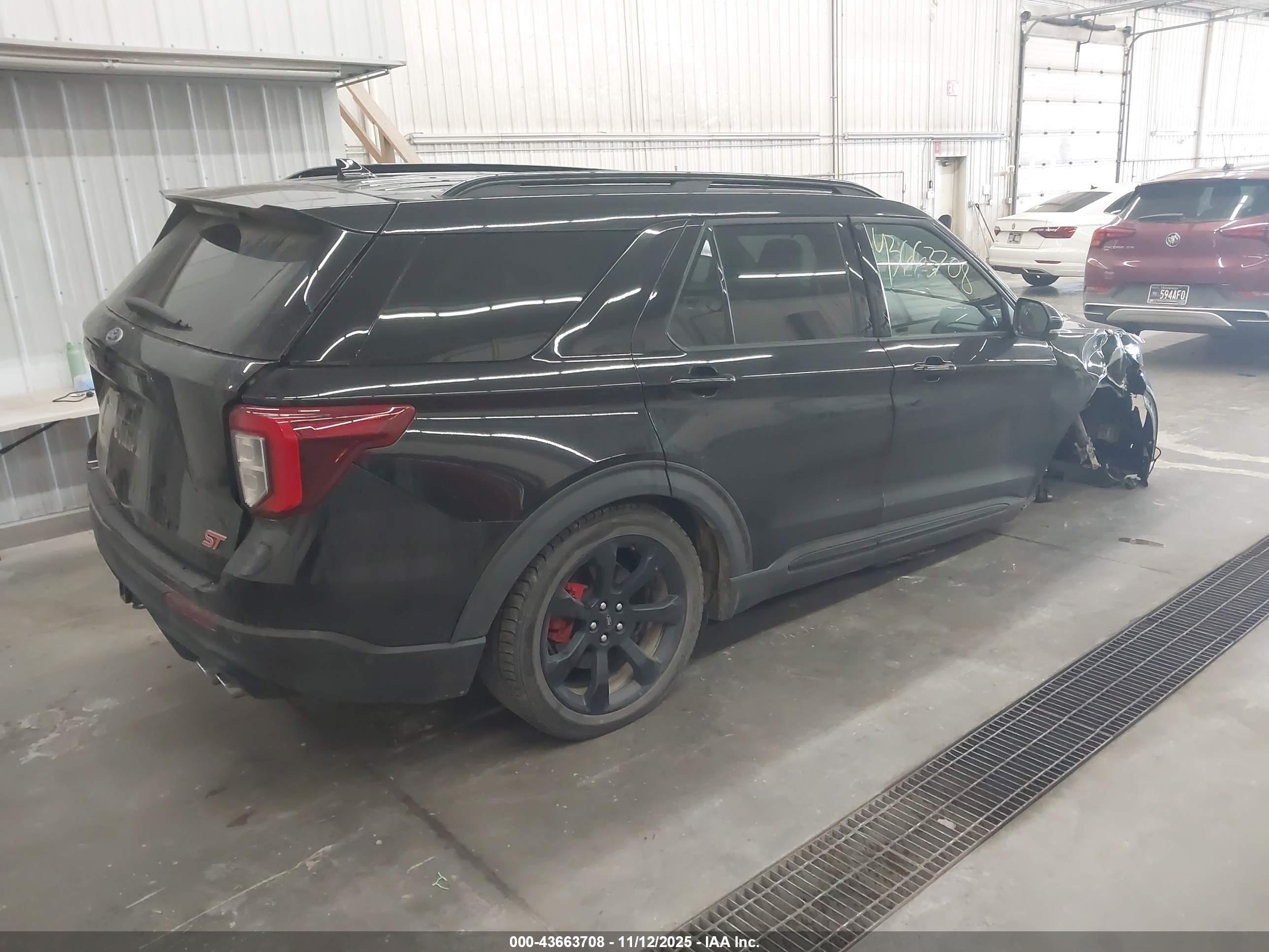 FORD EXPLORER image 4