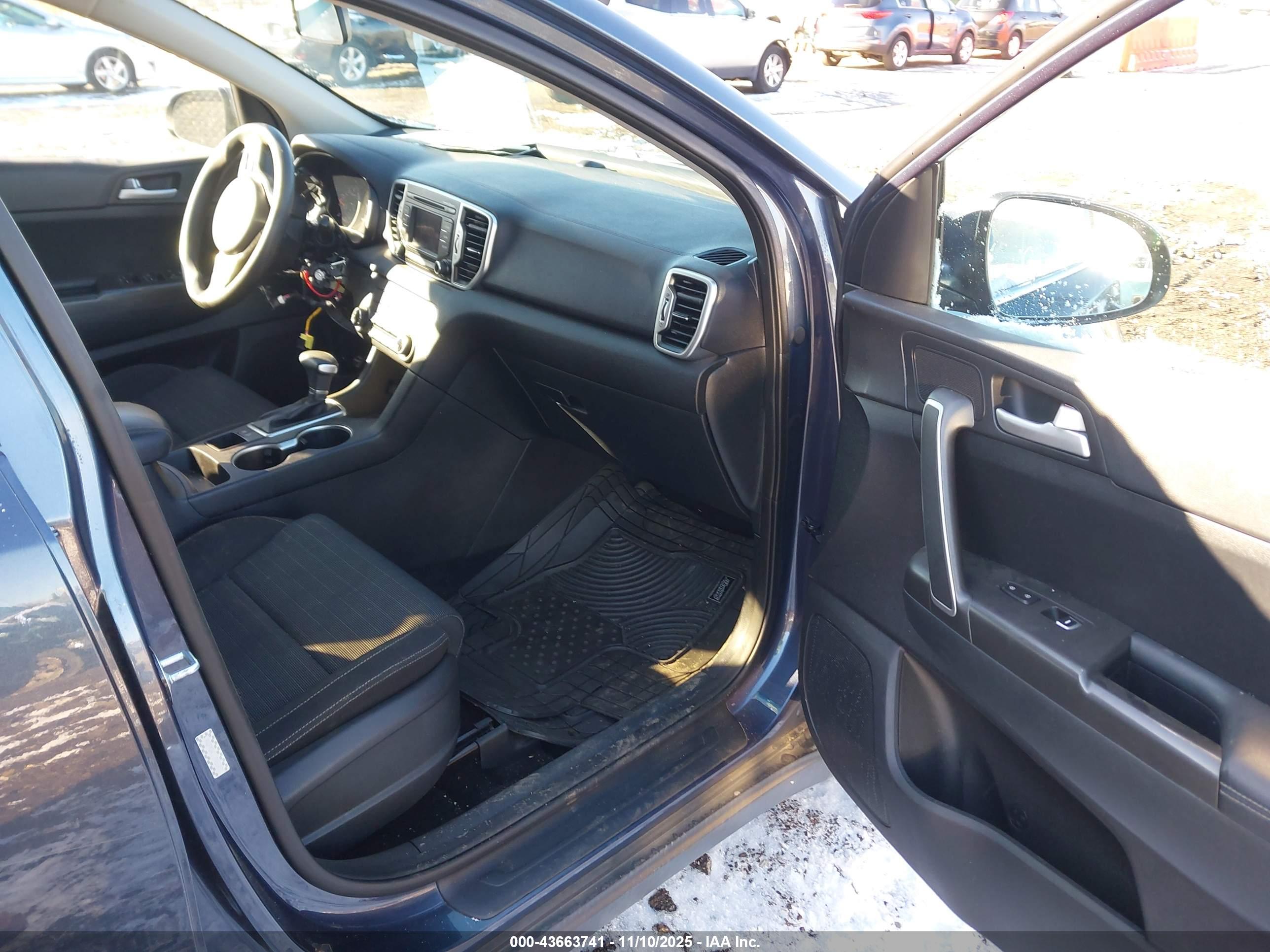 KIA SPORTAGE image 5
