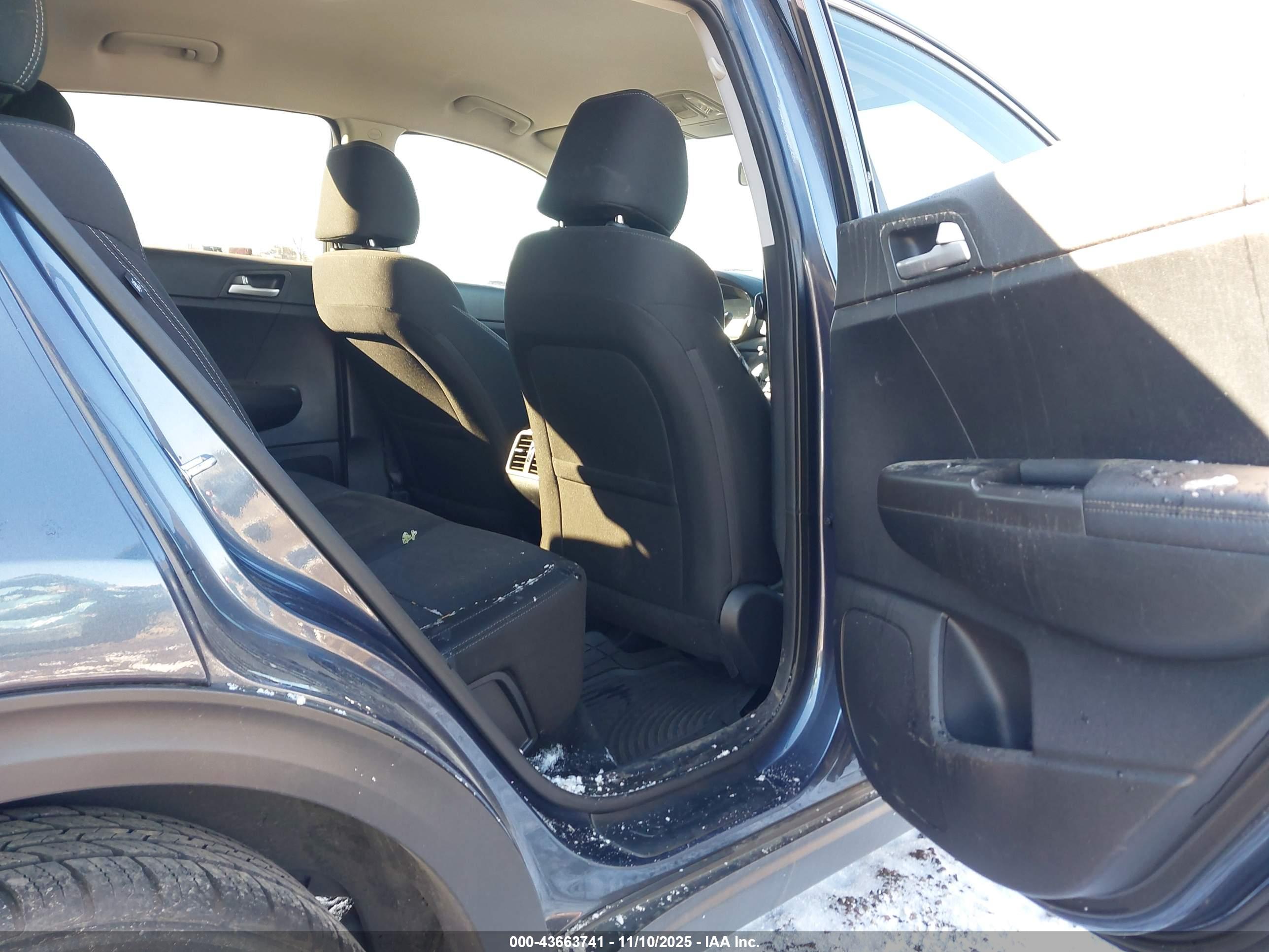 KIA SPORTAGE image 8