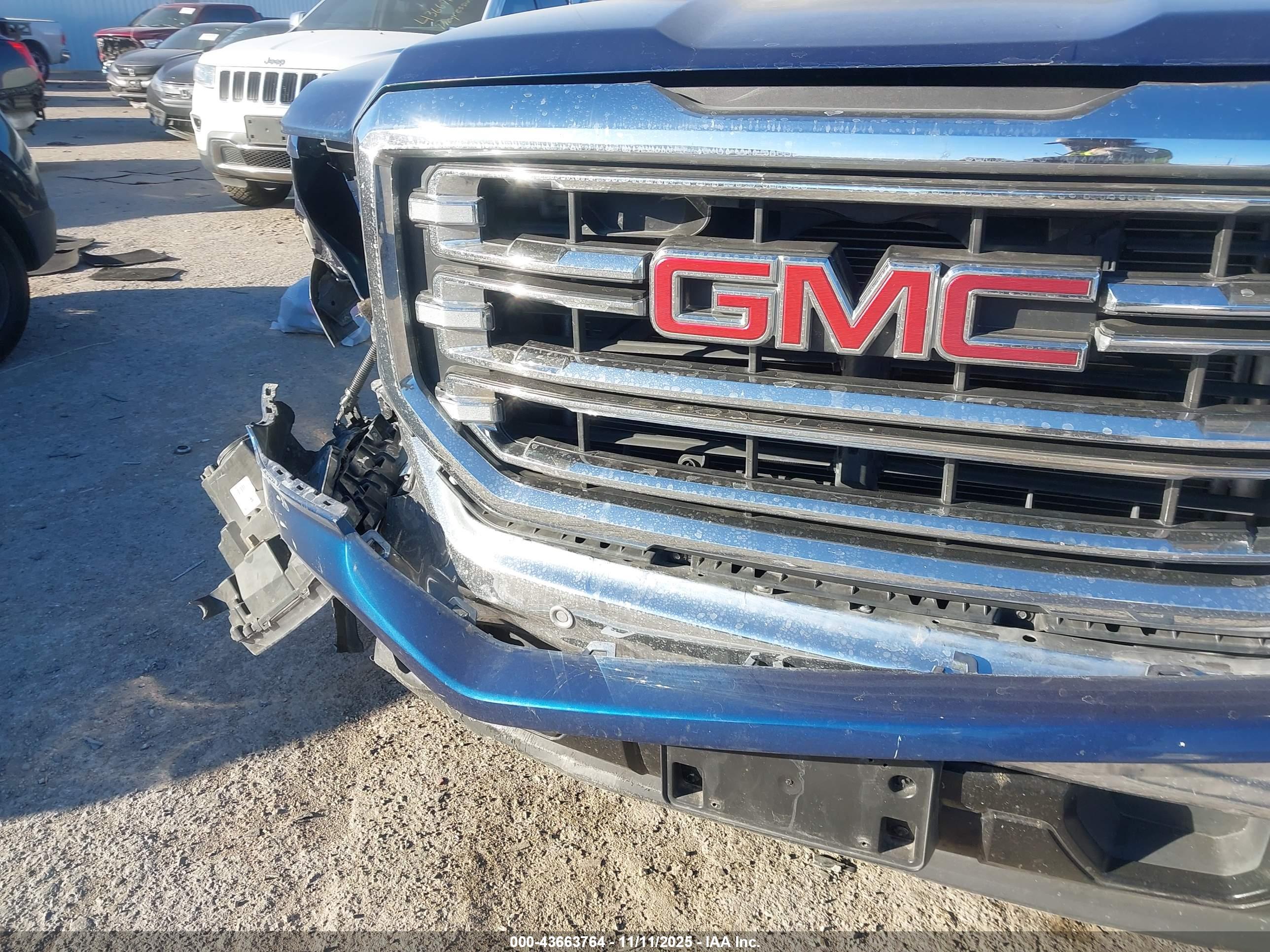 GMC SIERRA image 6