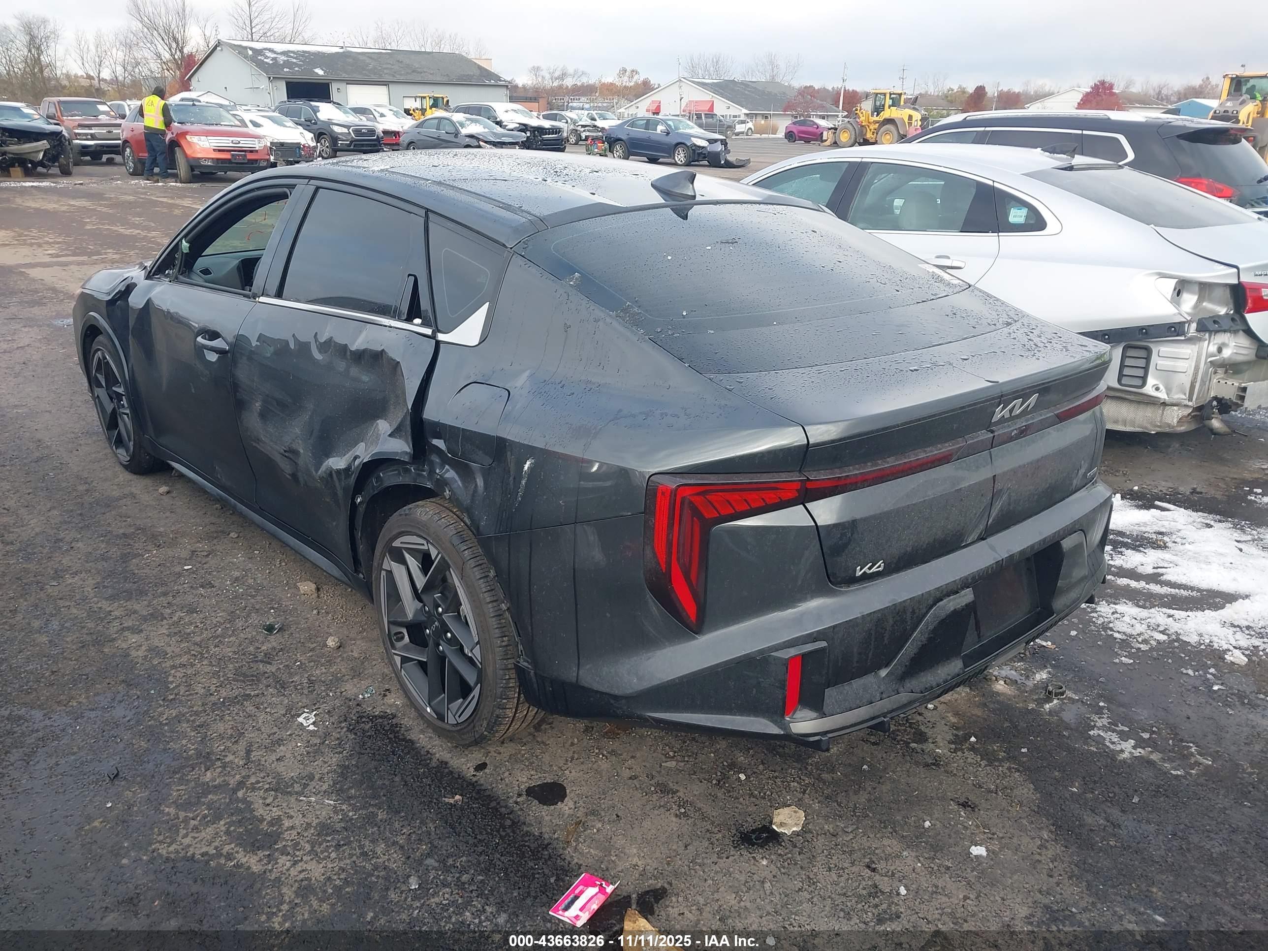 KIA K4 image 3