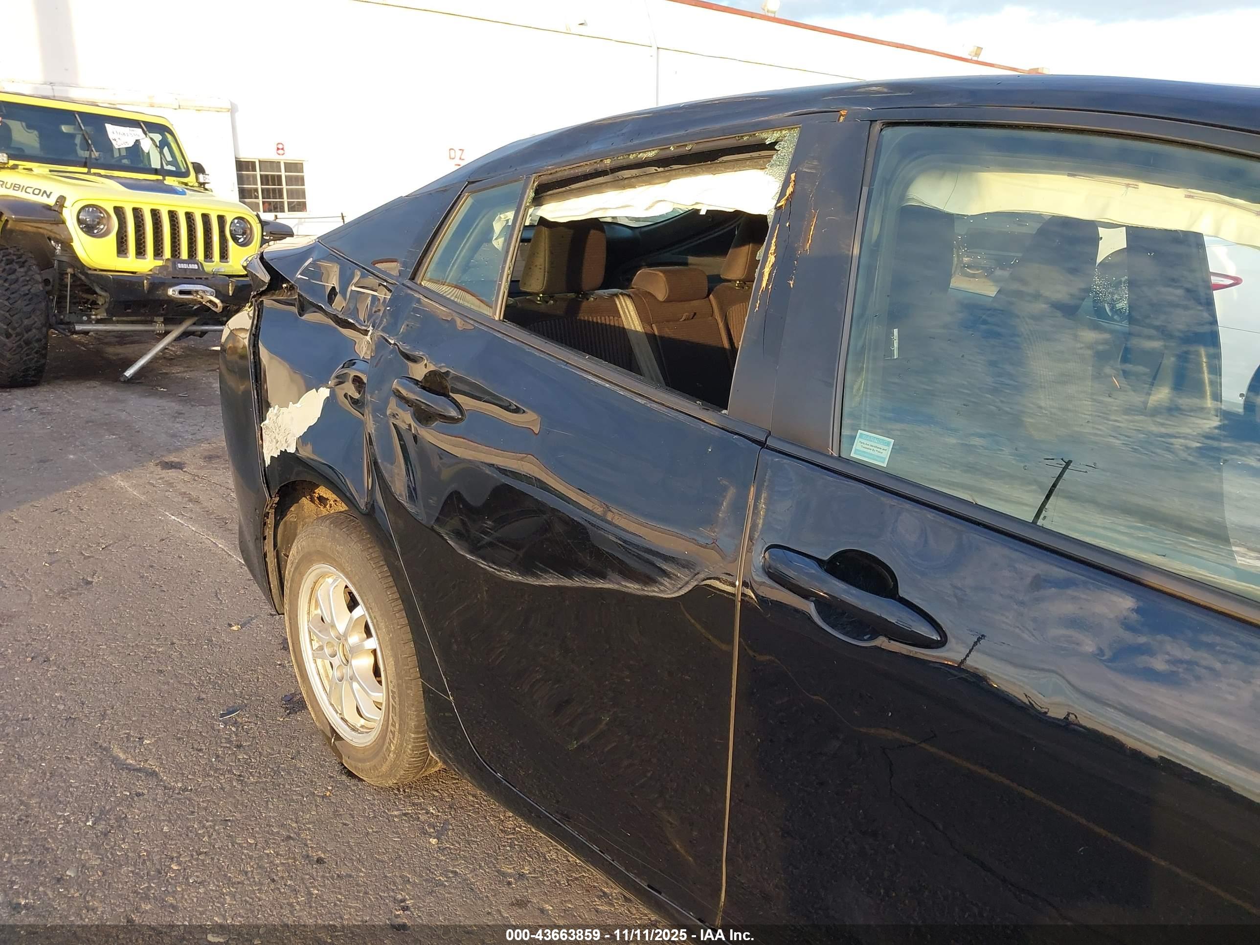 TOYOTA PRIUS image 6