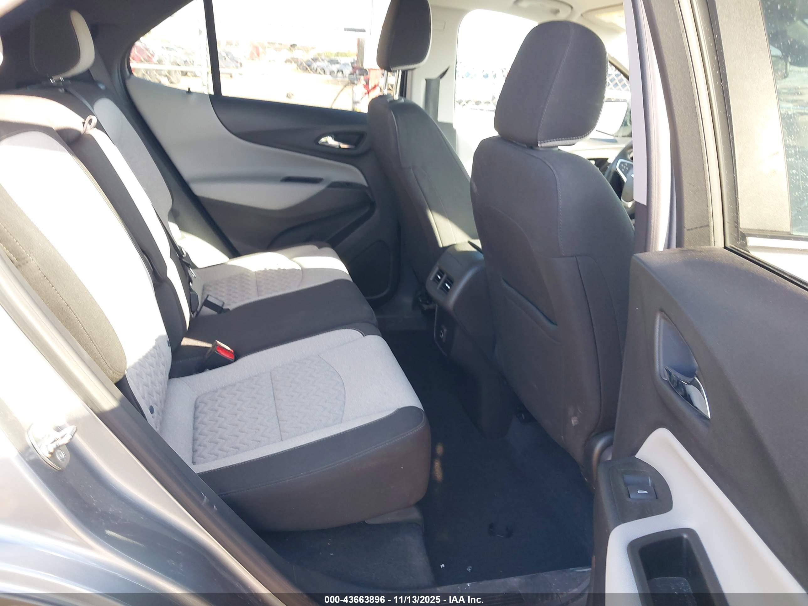 CHEVROLET EQUINOX image 8