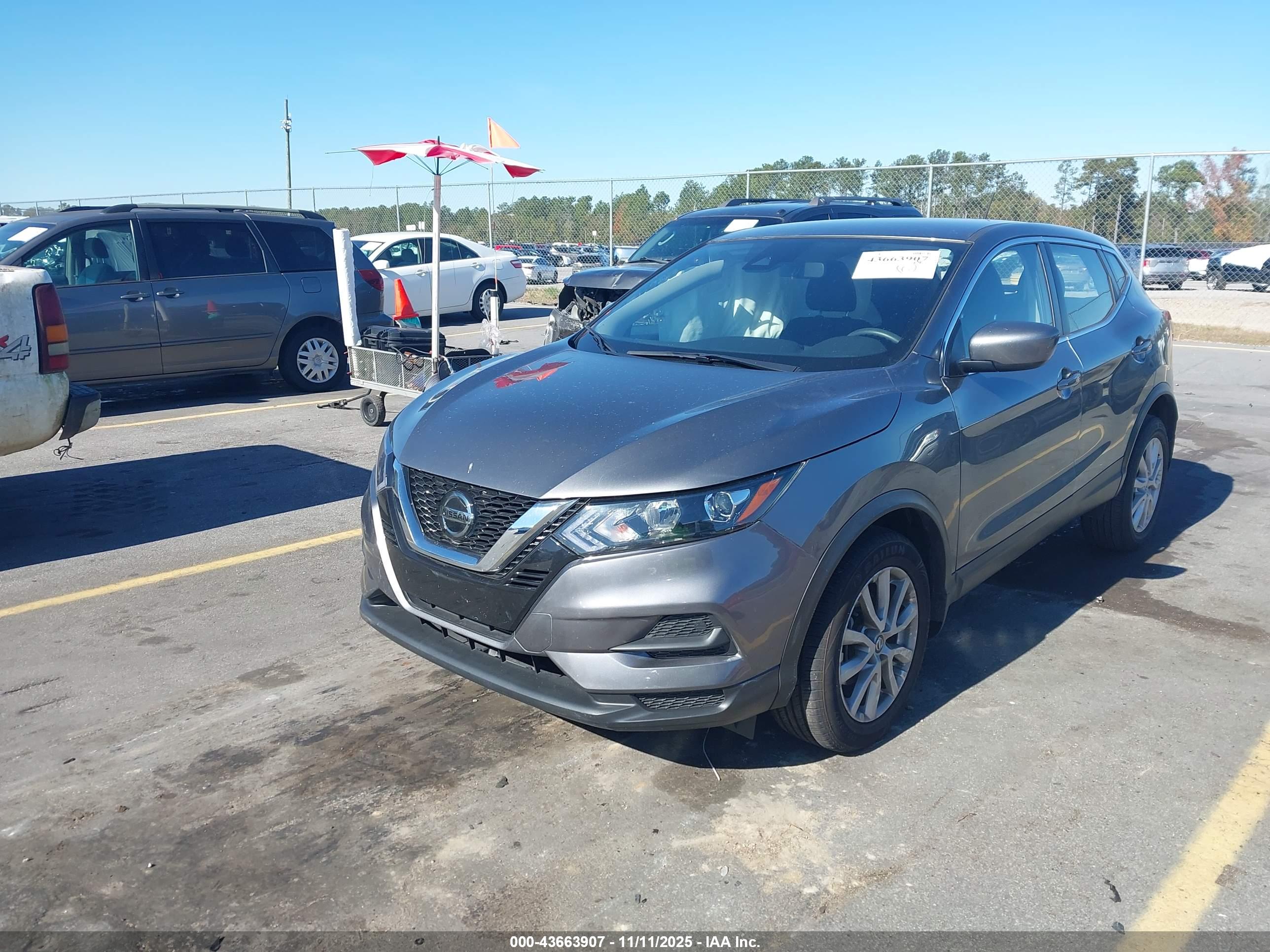 NISSAN ROGUE image 2