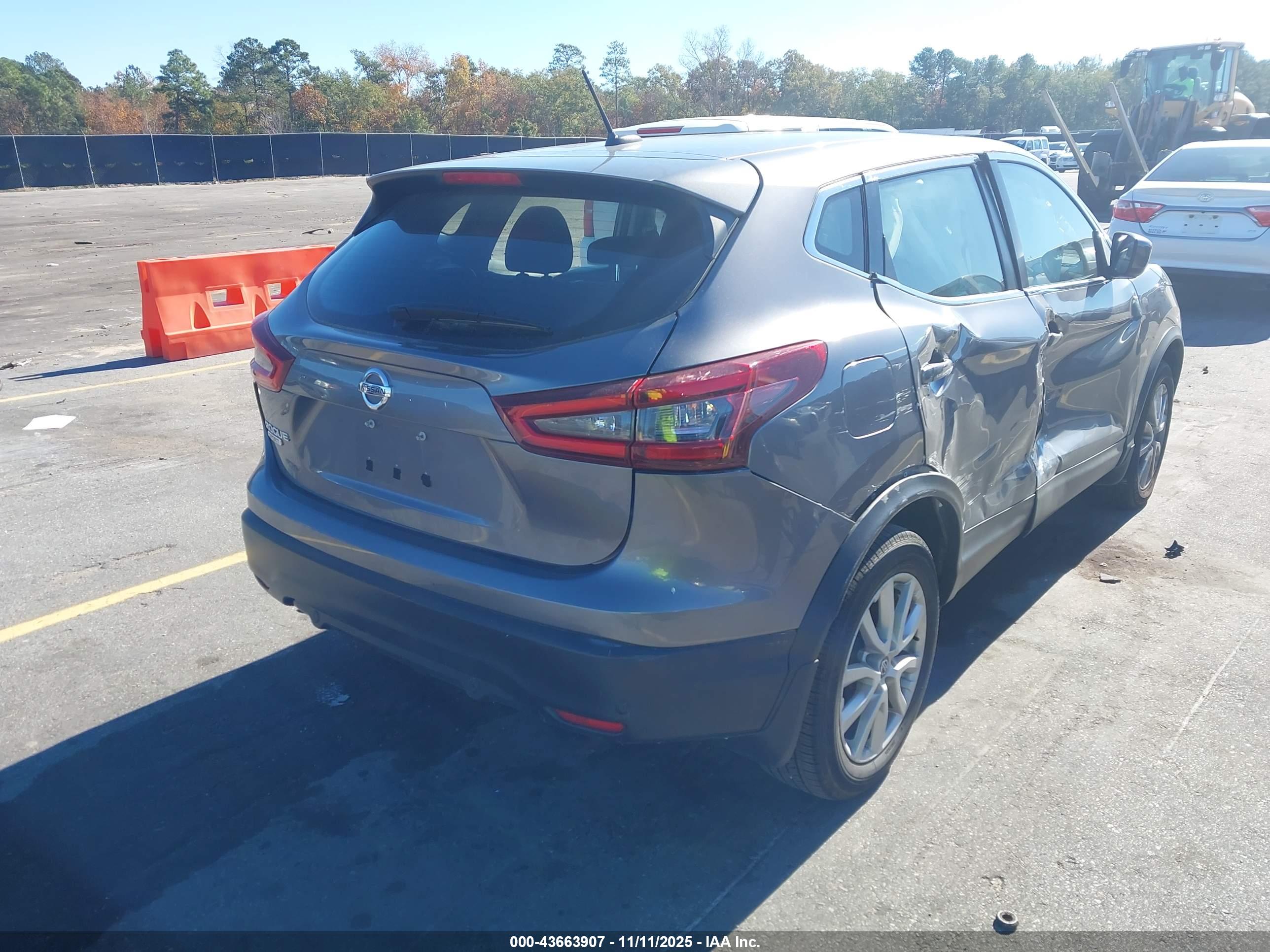 NISSAN ROGUE image 4