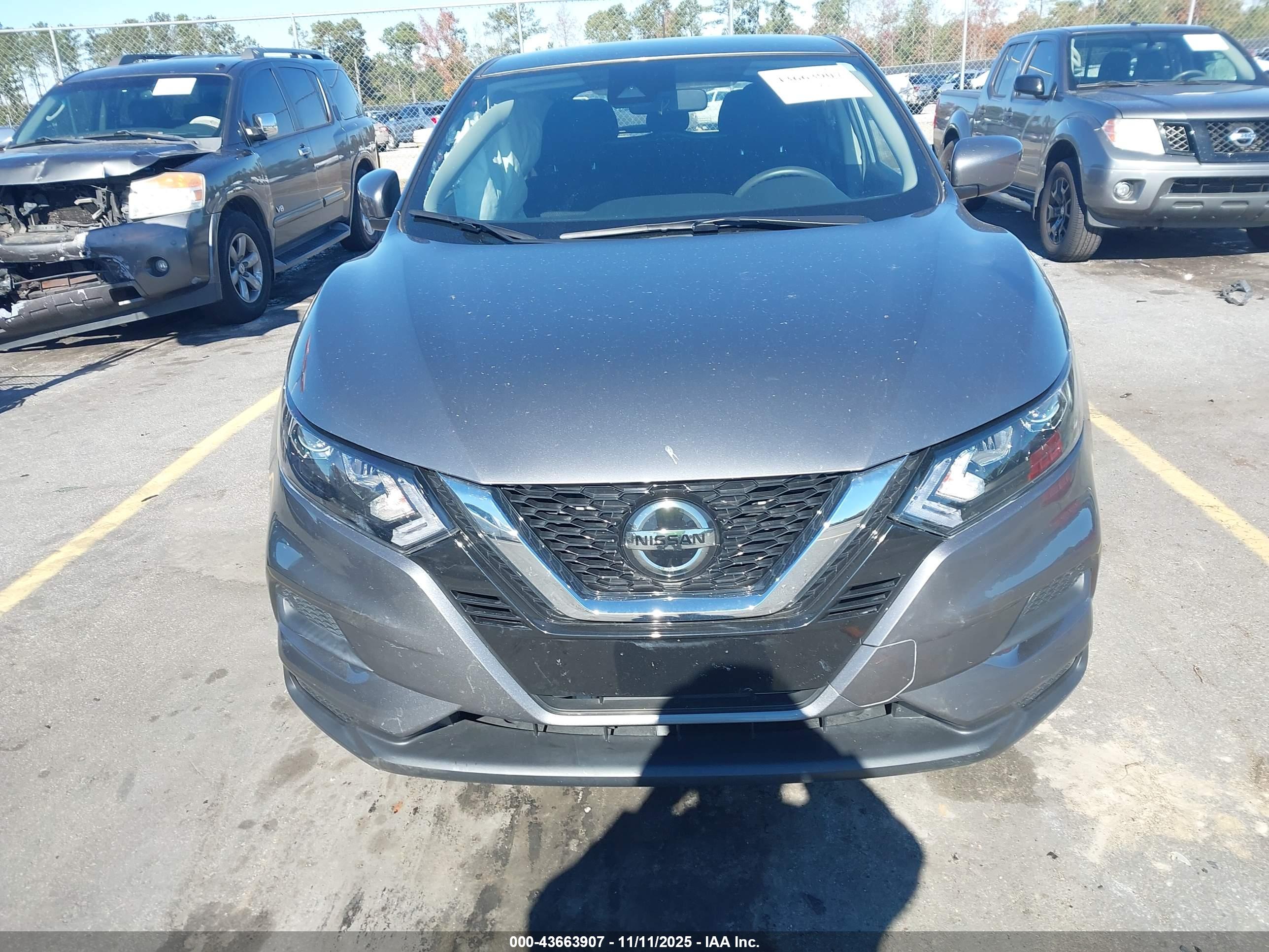NISSAN ROGUE image 6