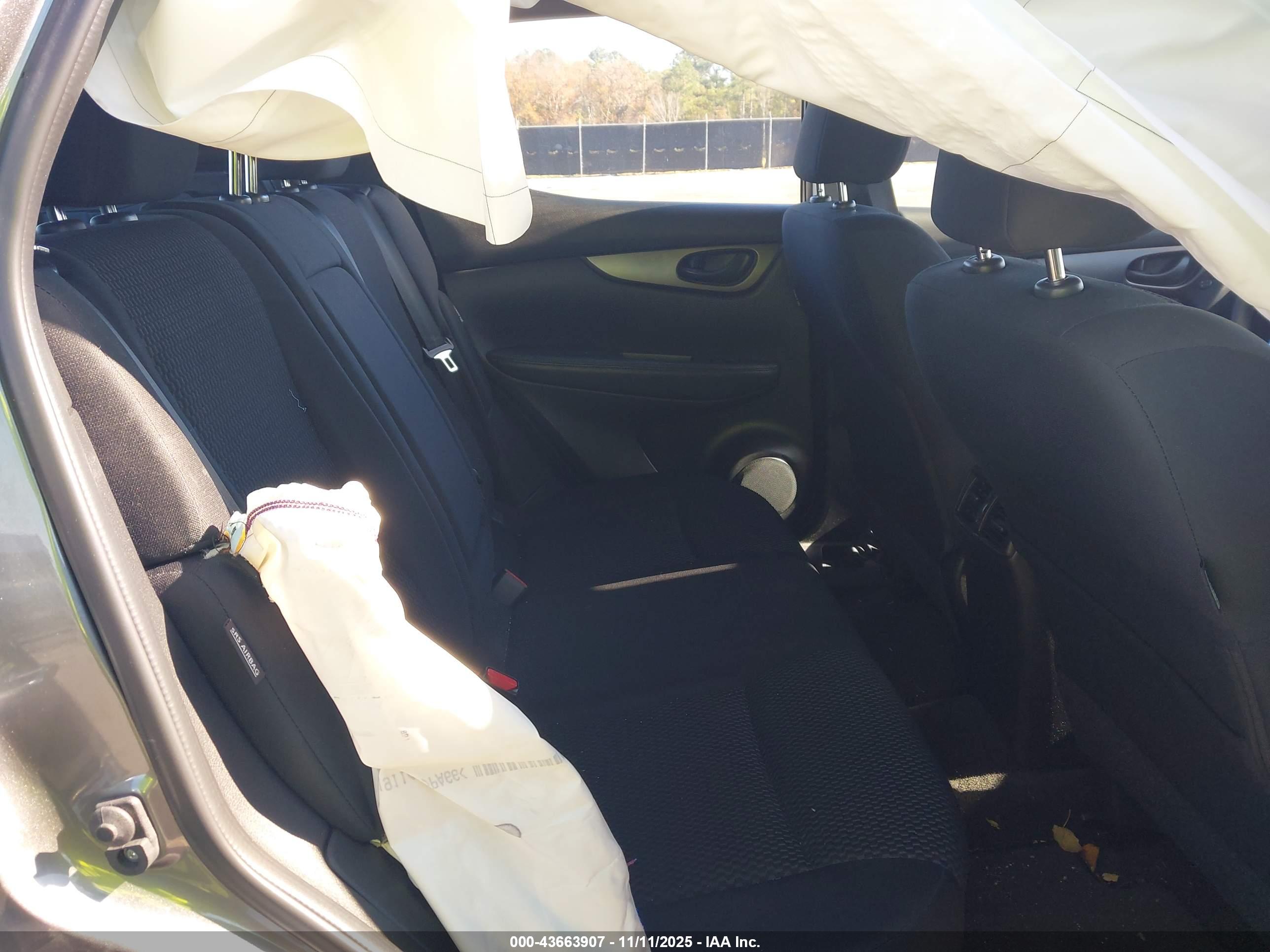 NISSAN ROGUE image 8