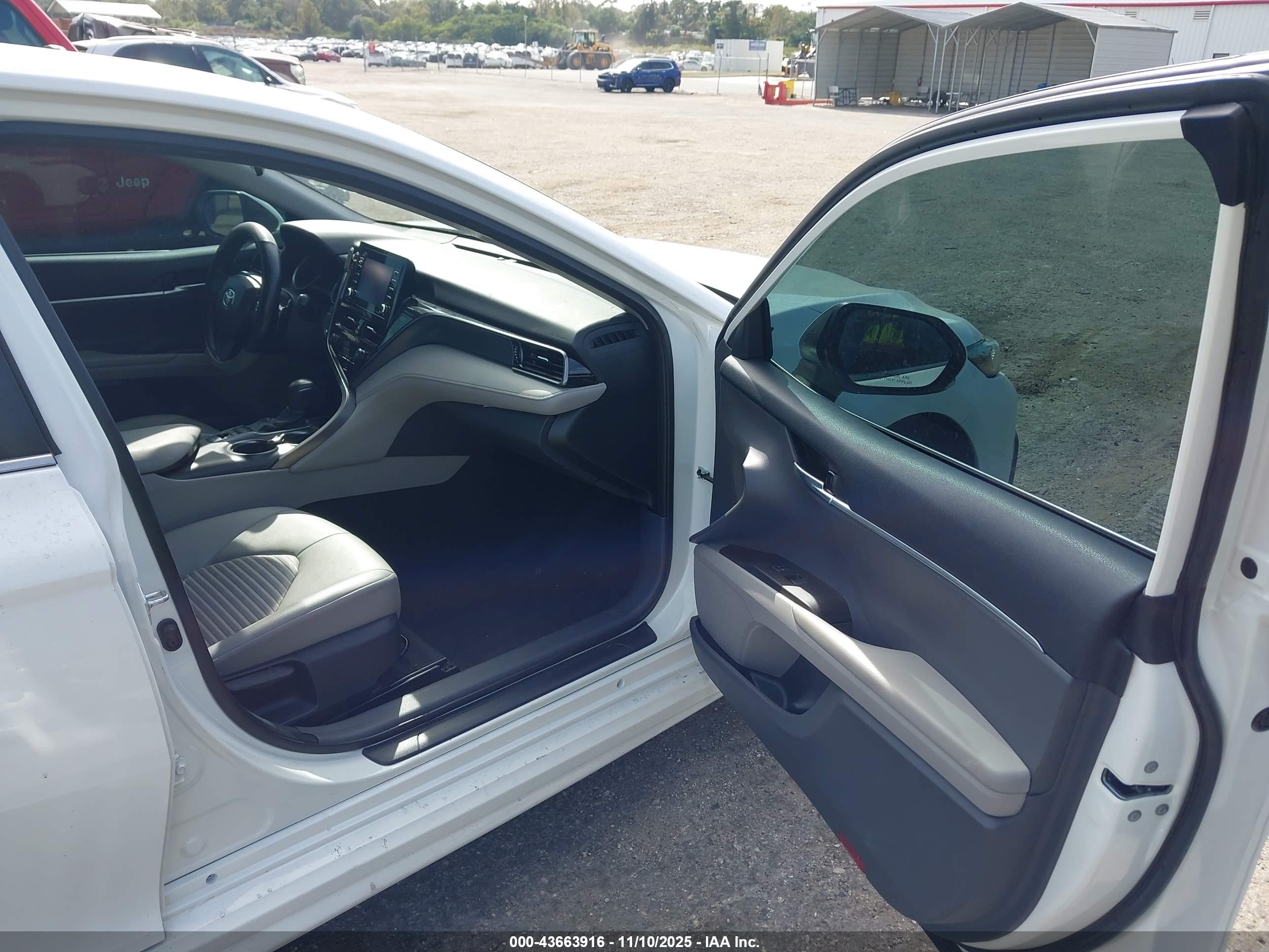 TOYOTA CAMRY image 5