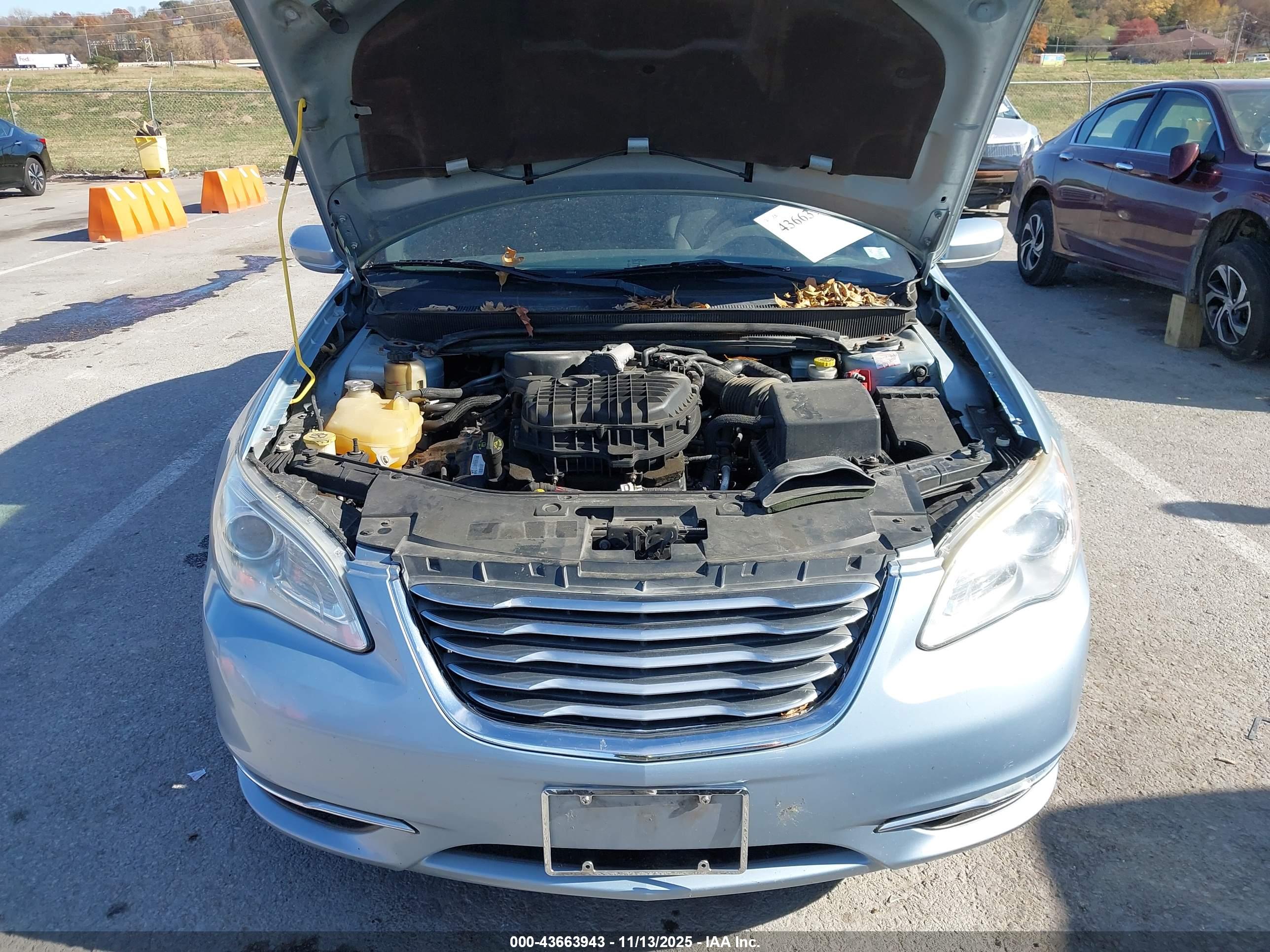 CHRYSLER 200 image 10