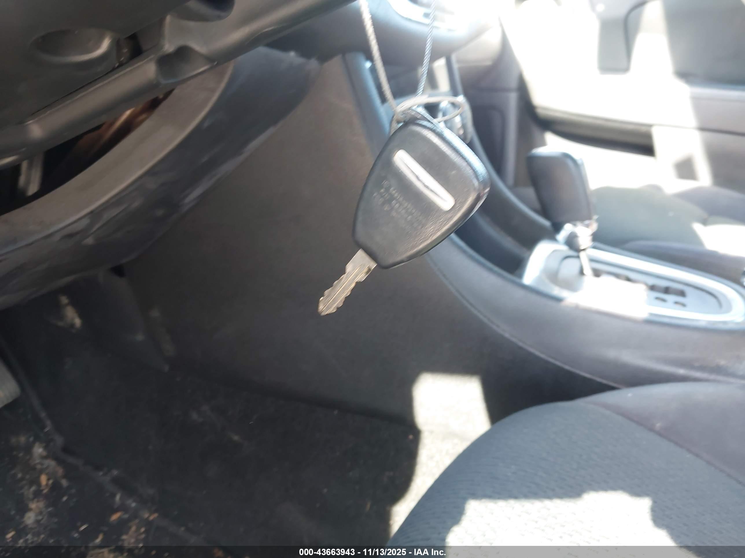 CHRYSLER 200 image 11