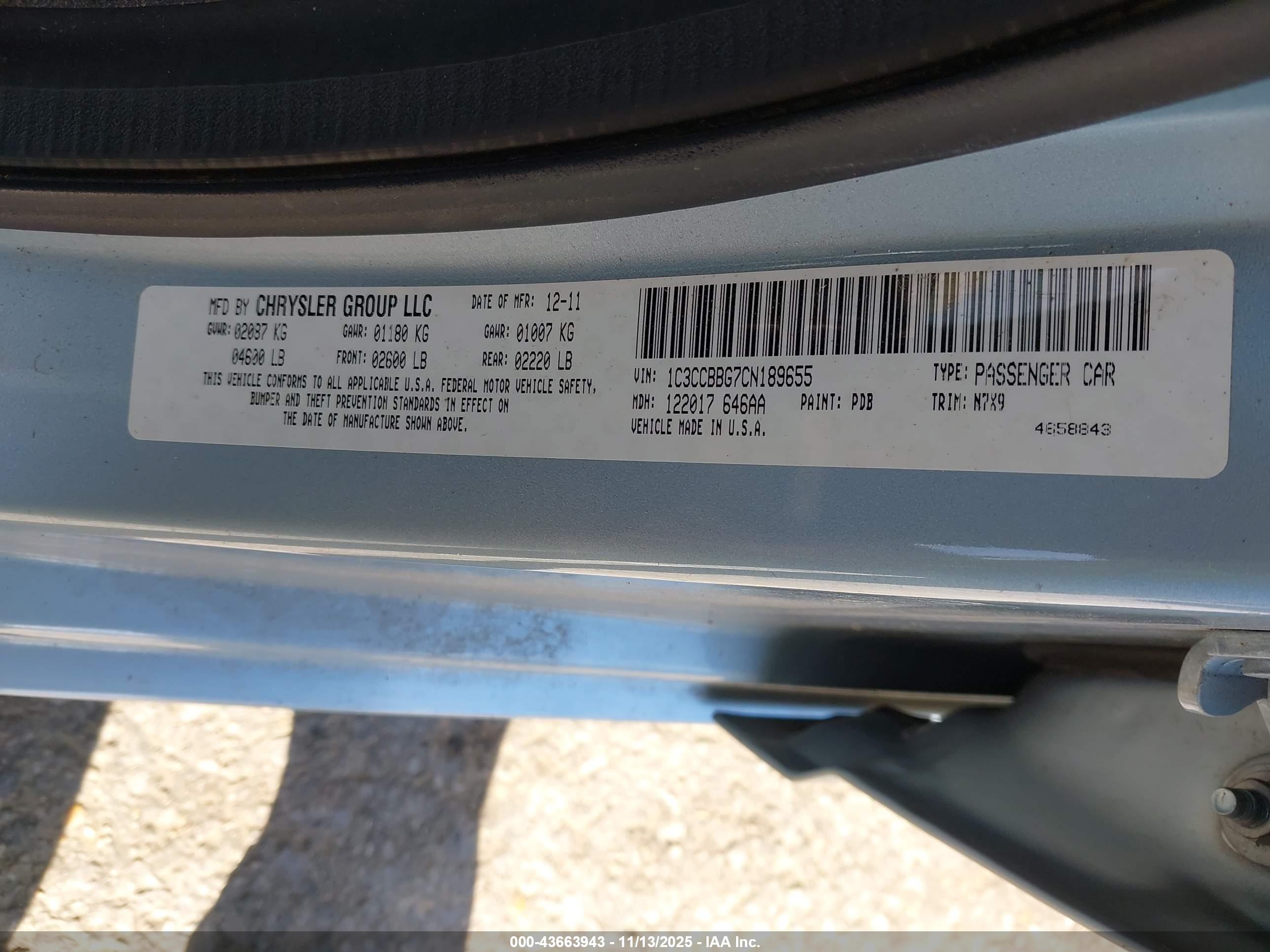 CHRYSLER 200 image 9