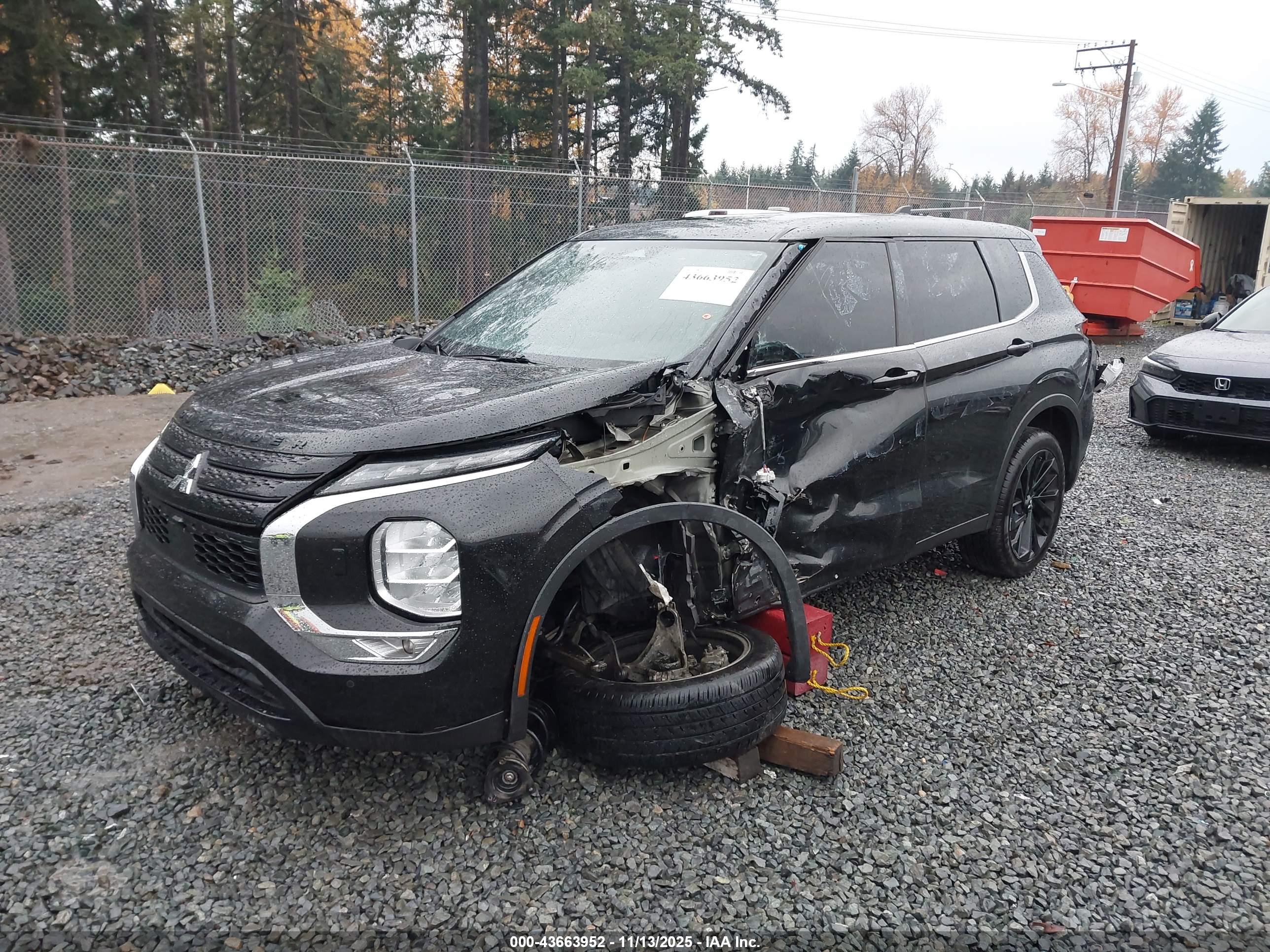 MITSUBISHI OUTLANDER image 2