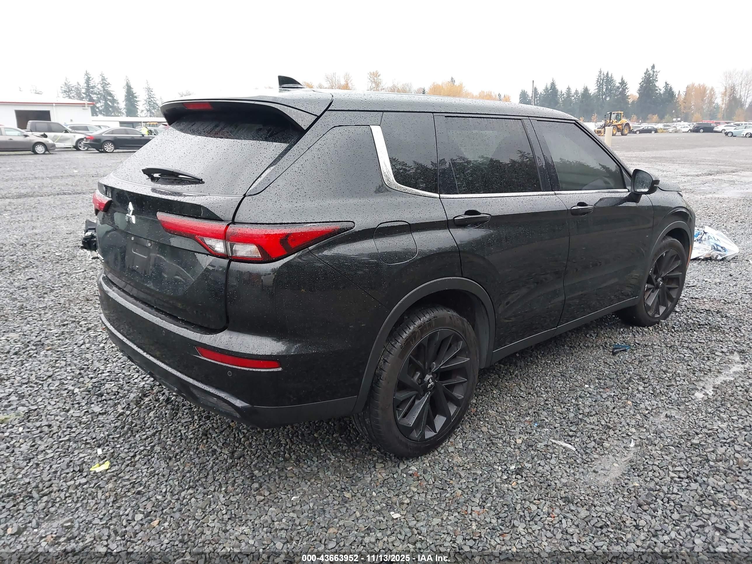MITSUBISHI OUTLANDER image 4