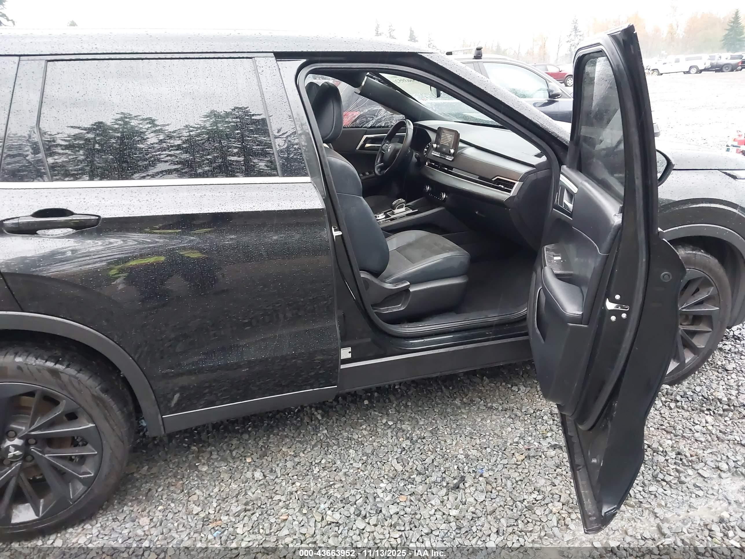 MITSUBISHI OUTLANDER image 5