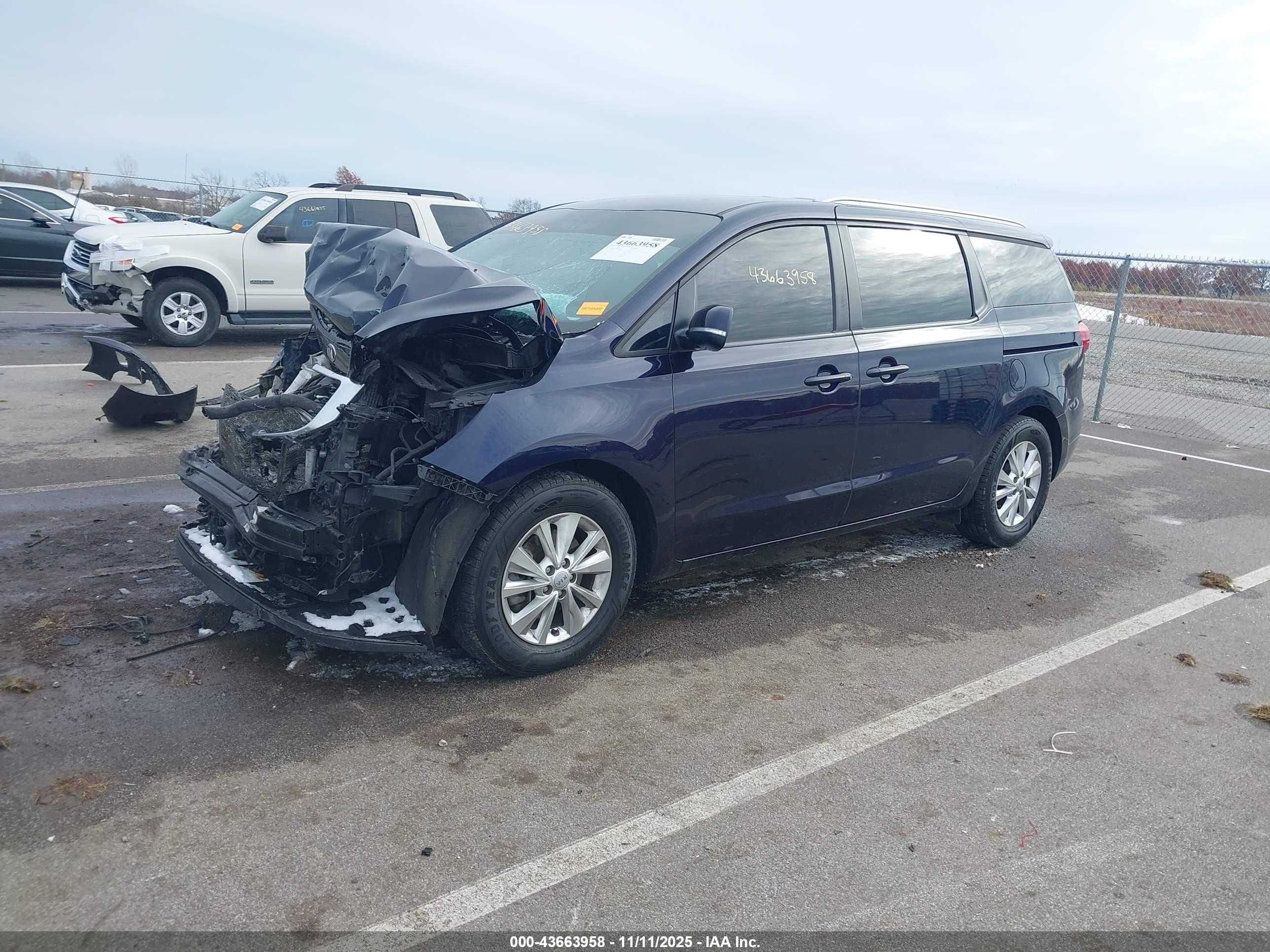 KIA SEDONA image 2