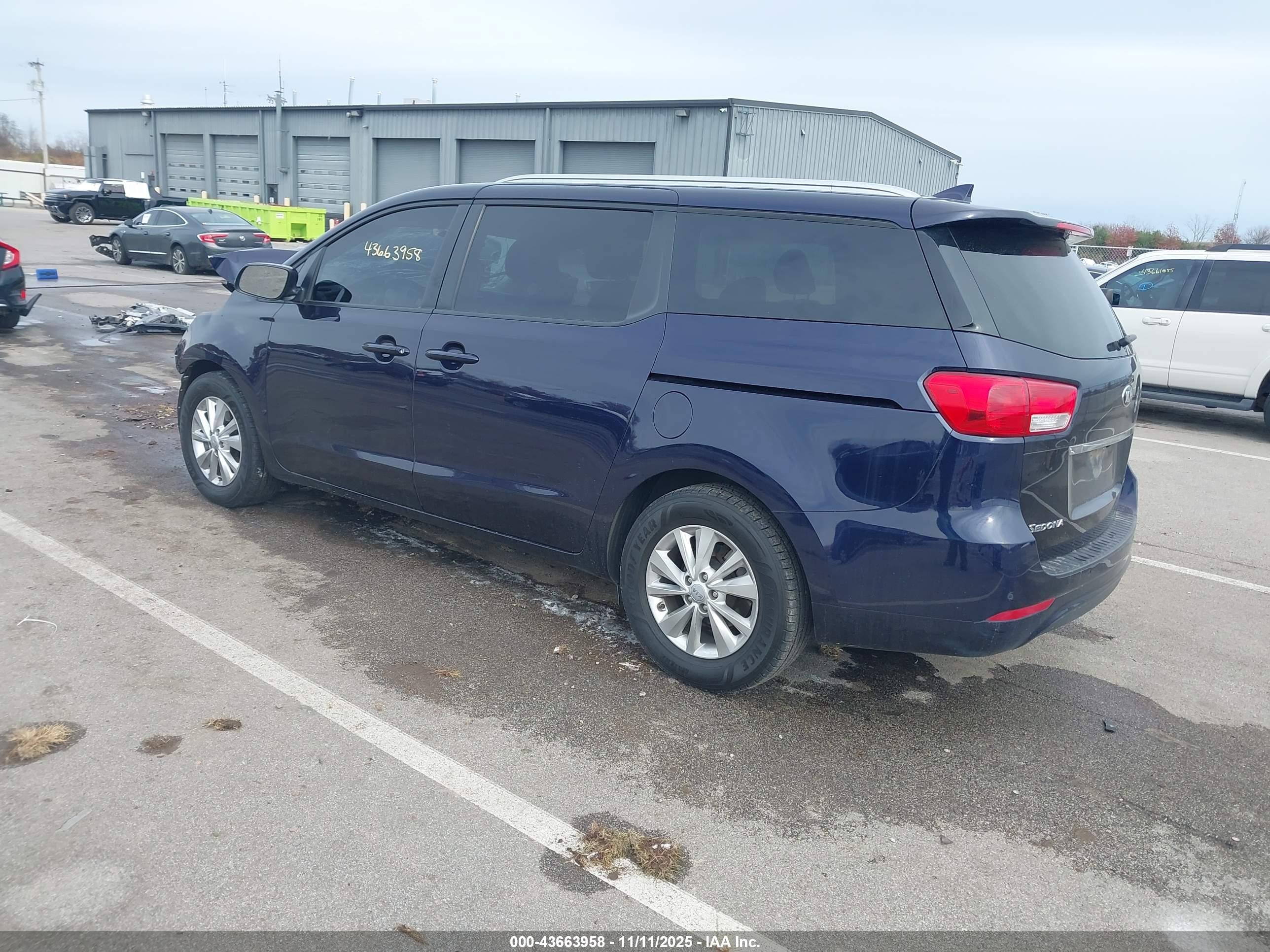 KIA SEDONA image 3
