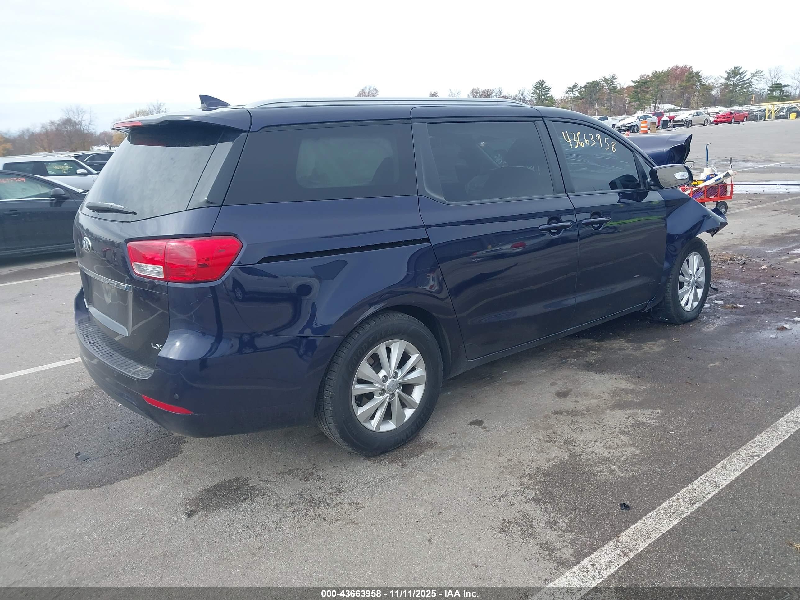 KIA SEDONA image 4