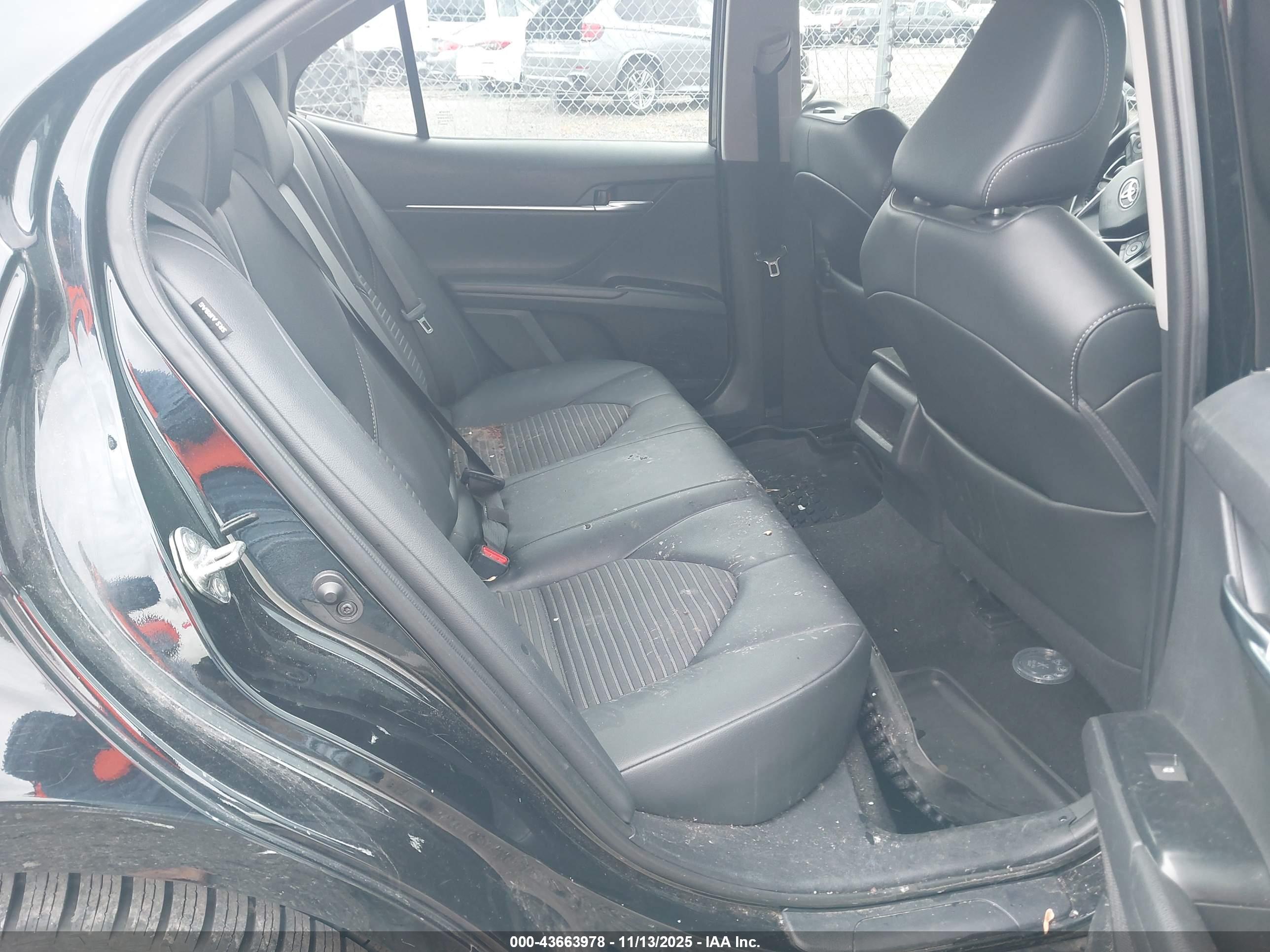 TOYOTA CAMRY image 8