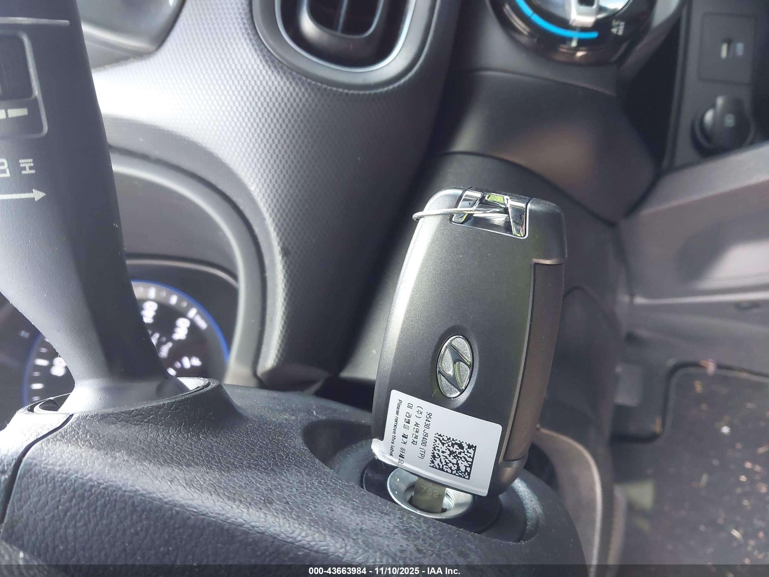 HYUNDAI KONA image 11