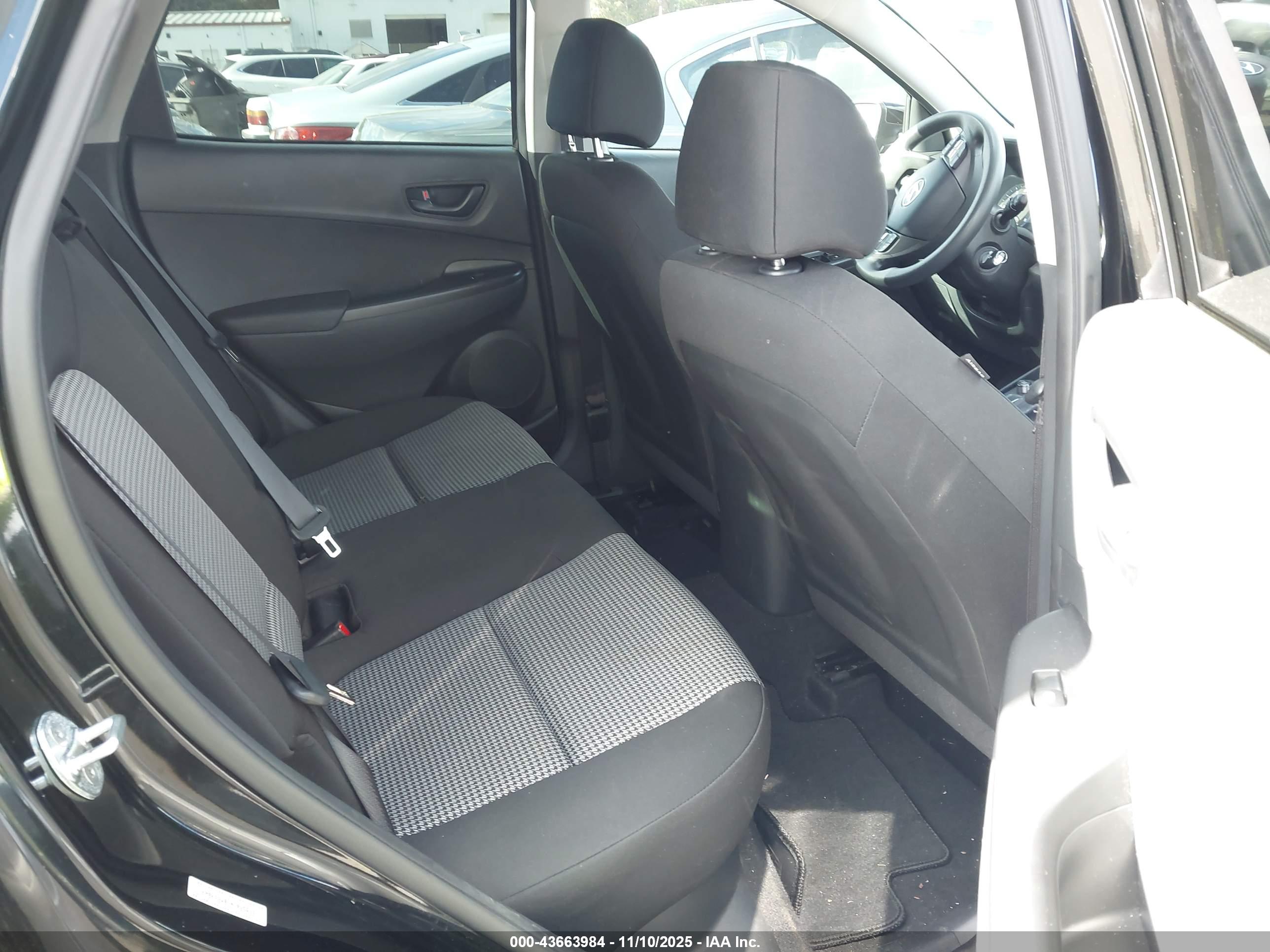 HYUNDAI KONA image 8