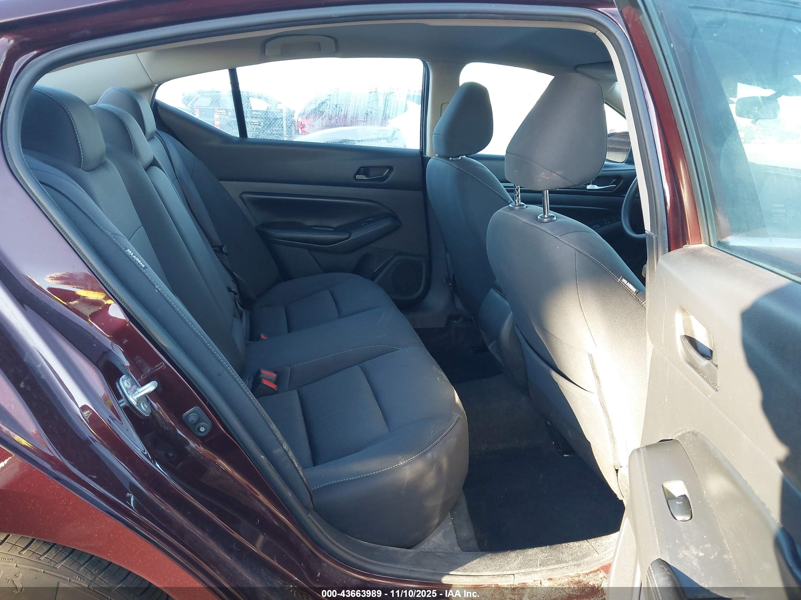 NISSAN ALTIMA image 8