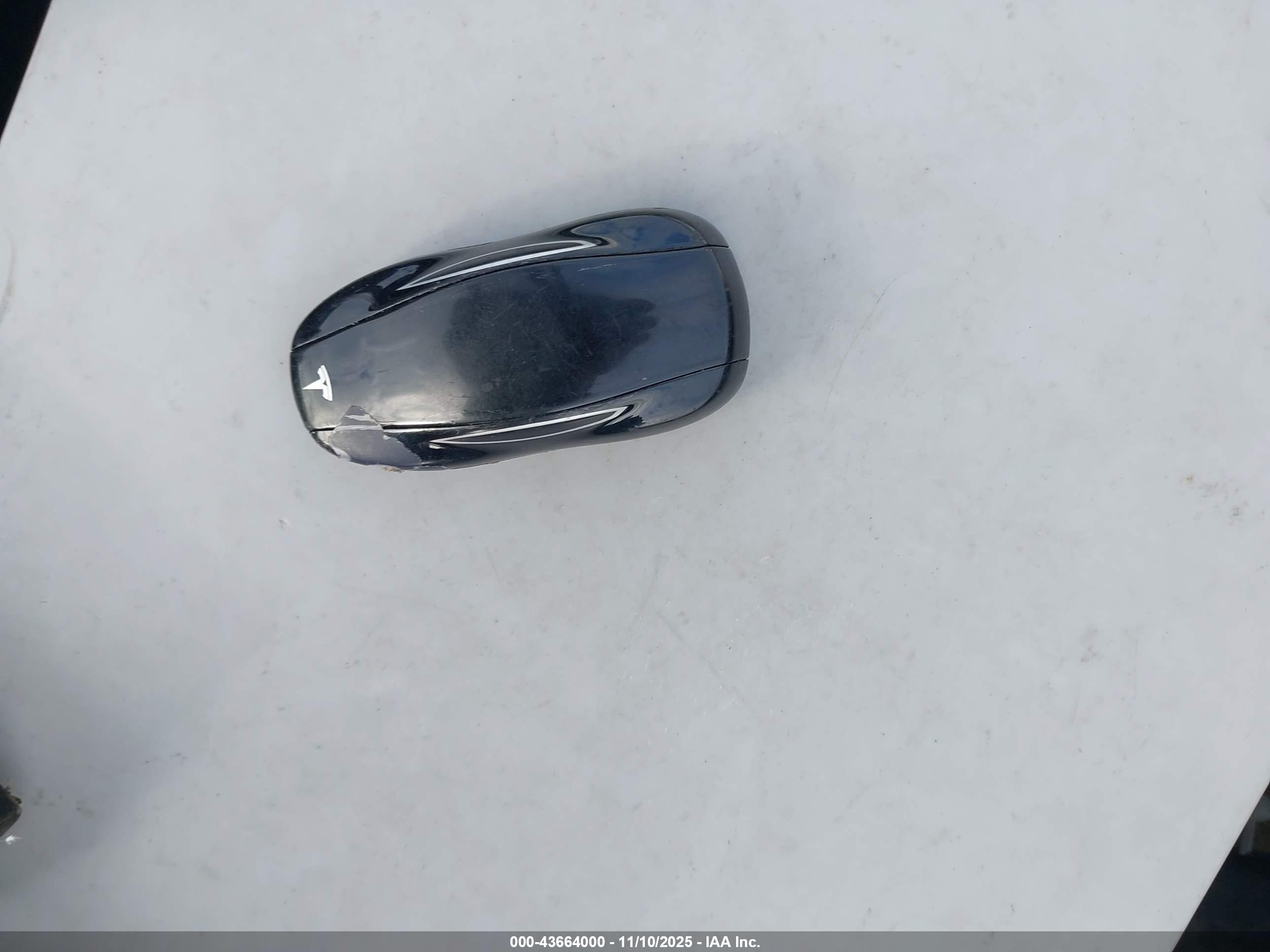 TESLA MODEL image 11