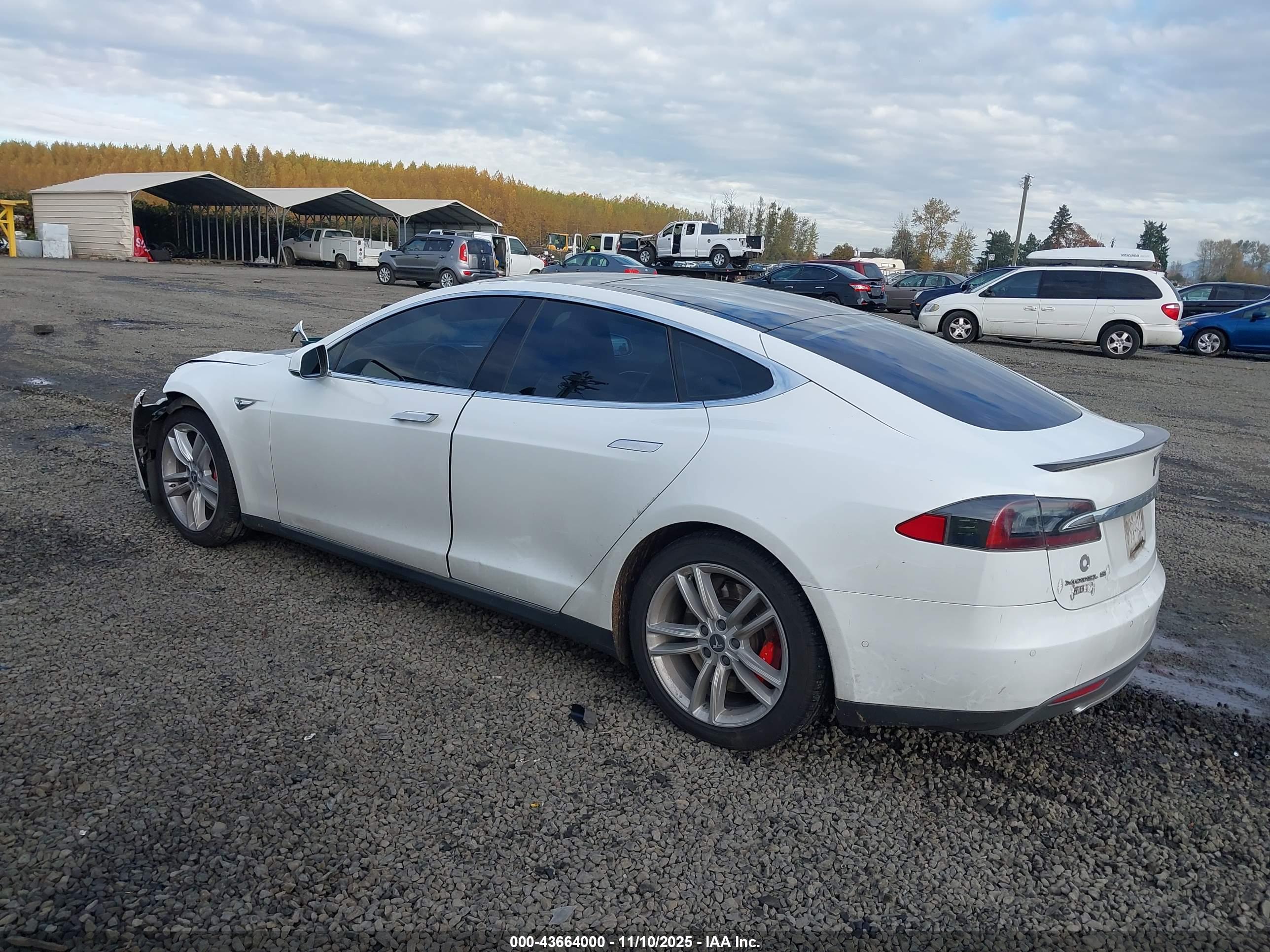 TESLA MODEL image 3