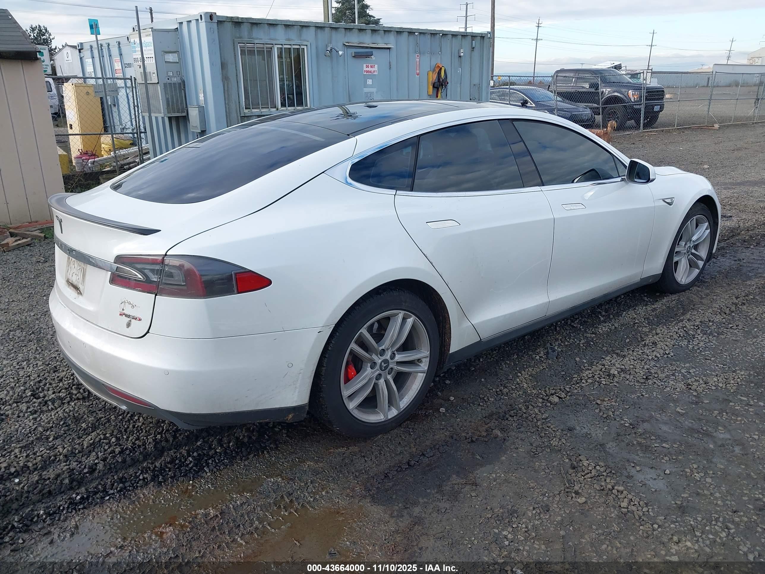 TESLA MODEL image 4