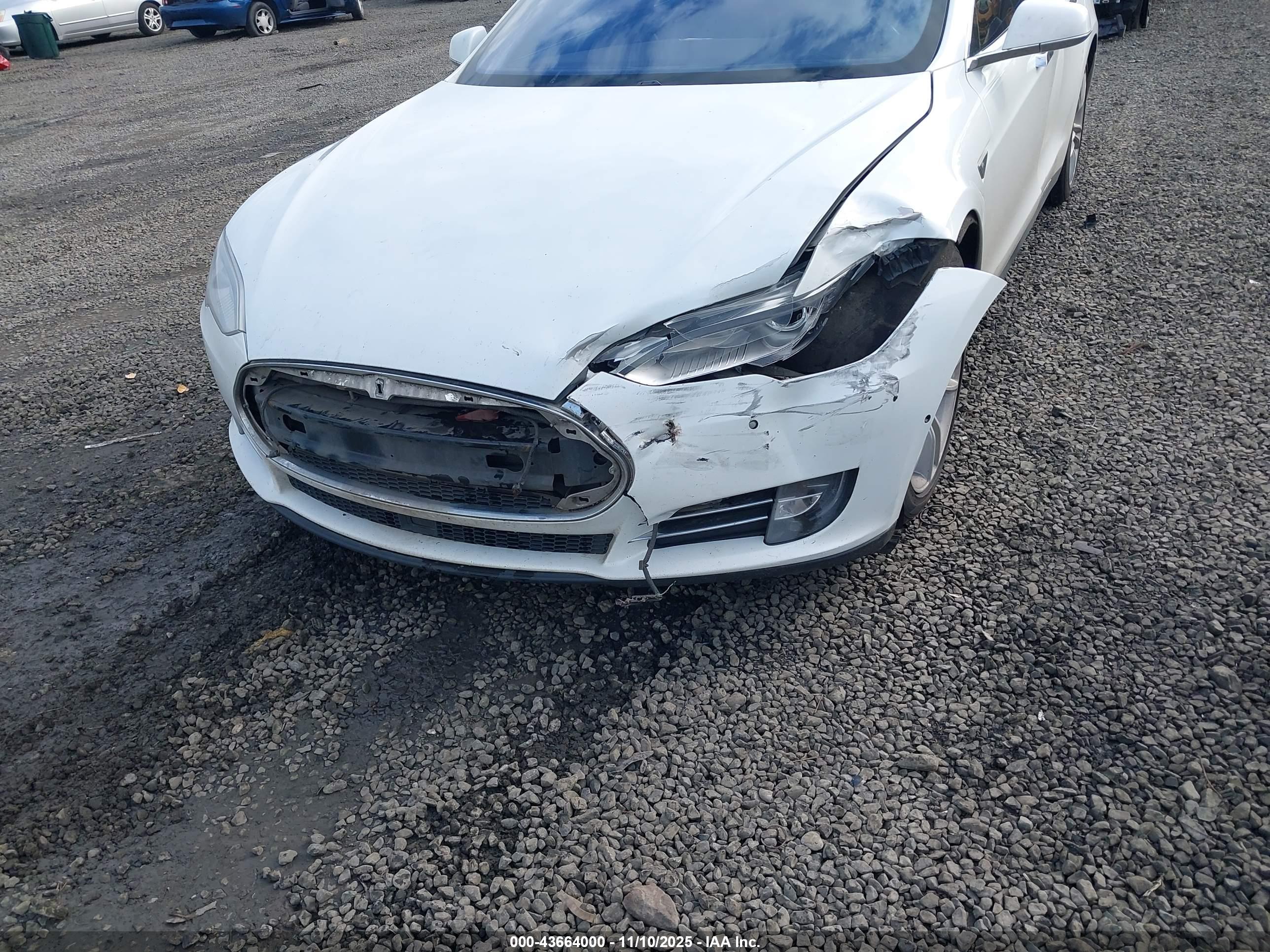 TESLA MODEL image 6