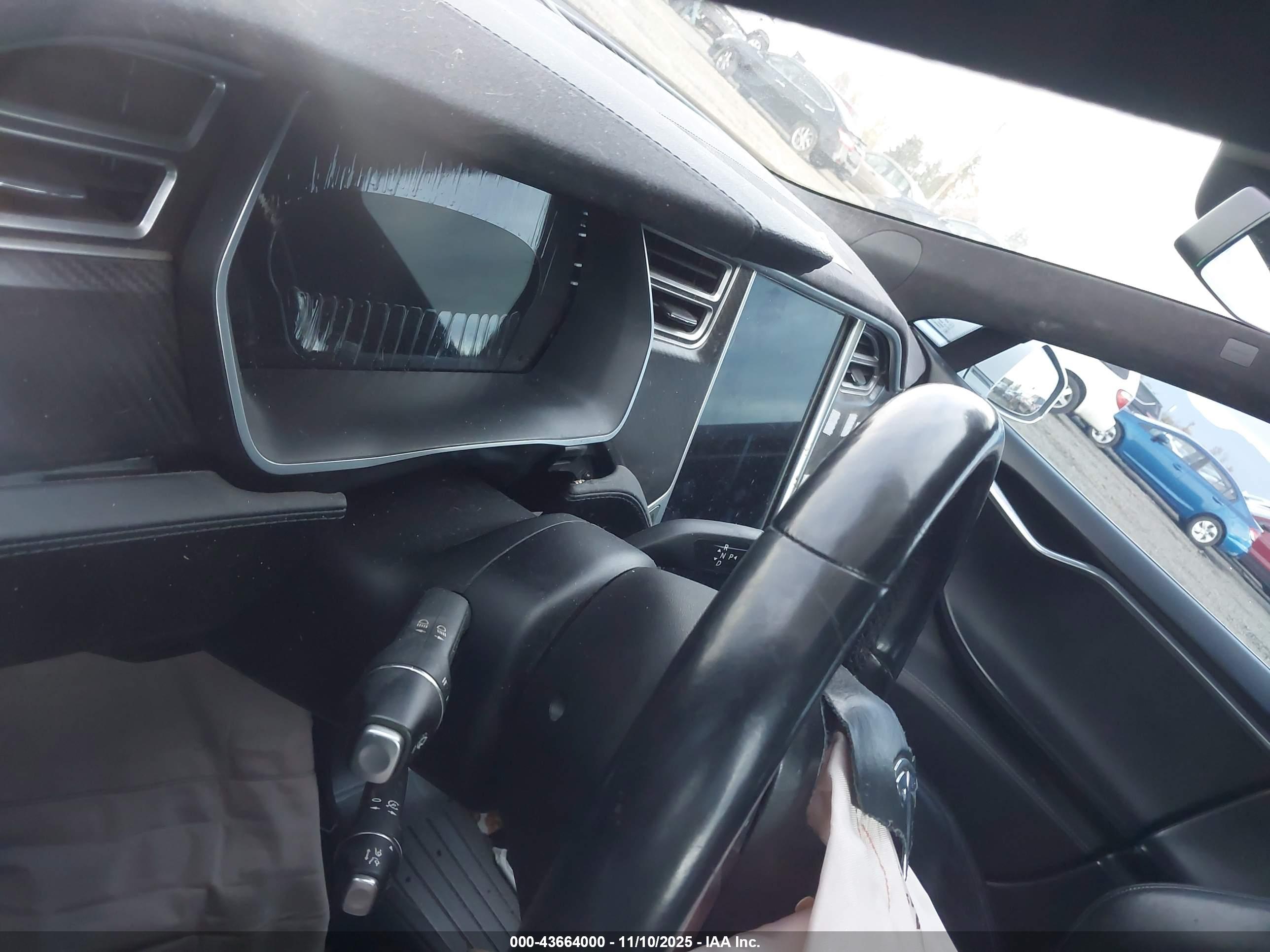 TESLA MODEL image 7