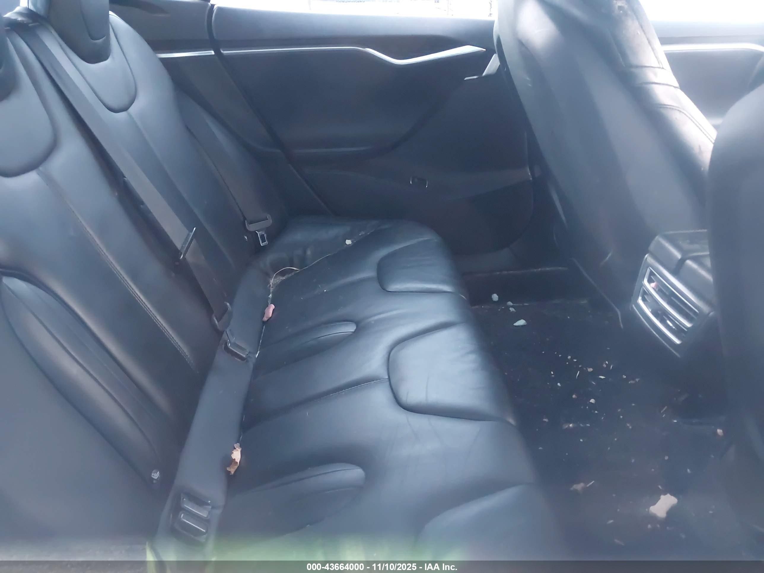 TESLA MODEL image 8