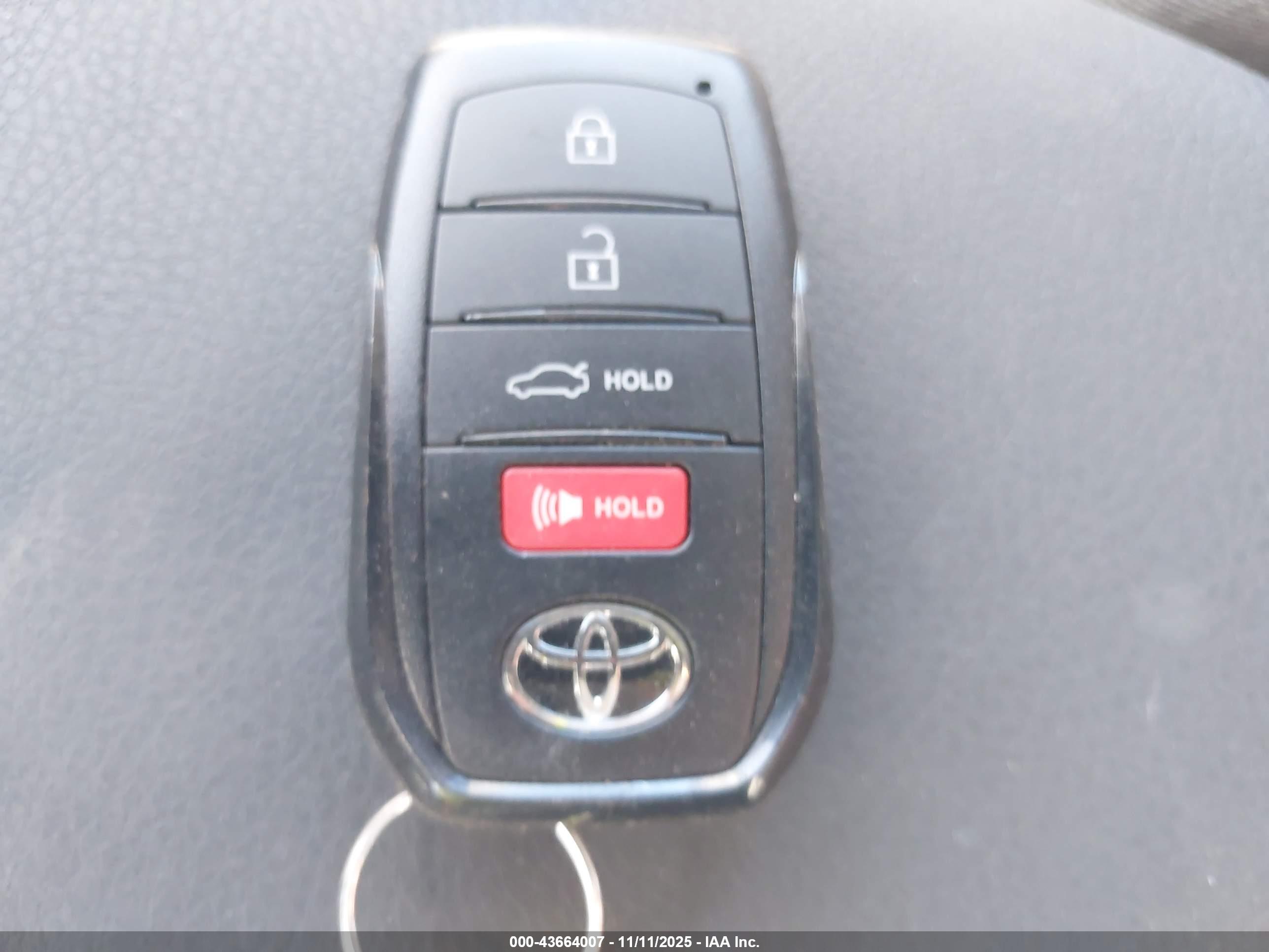 TOYOTA CAMRY image 11