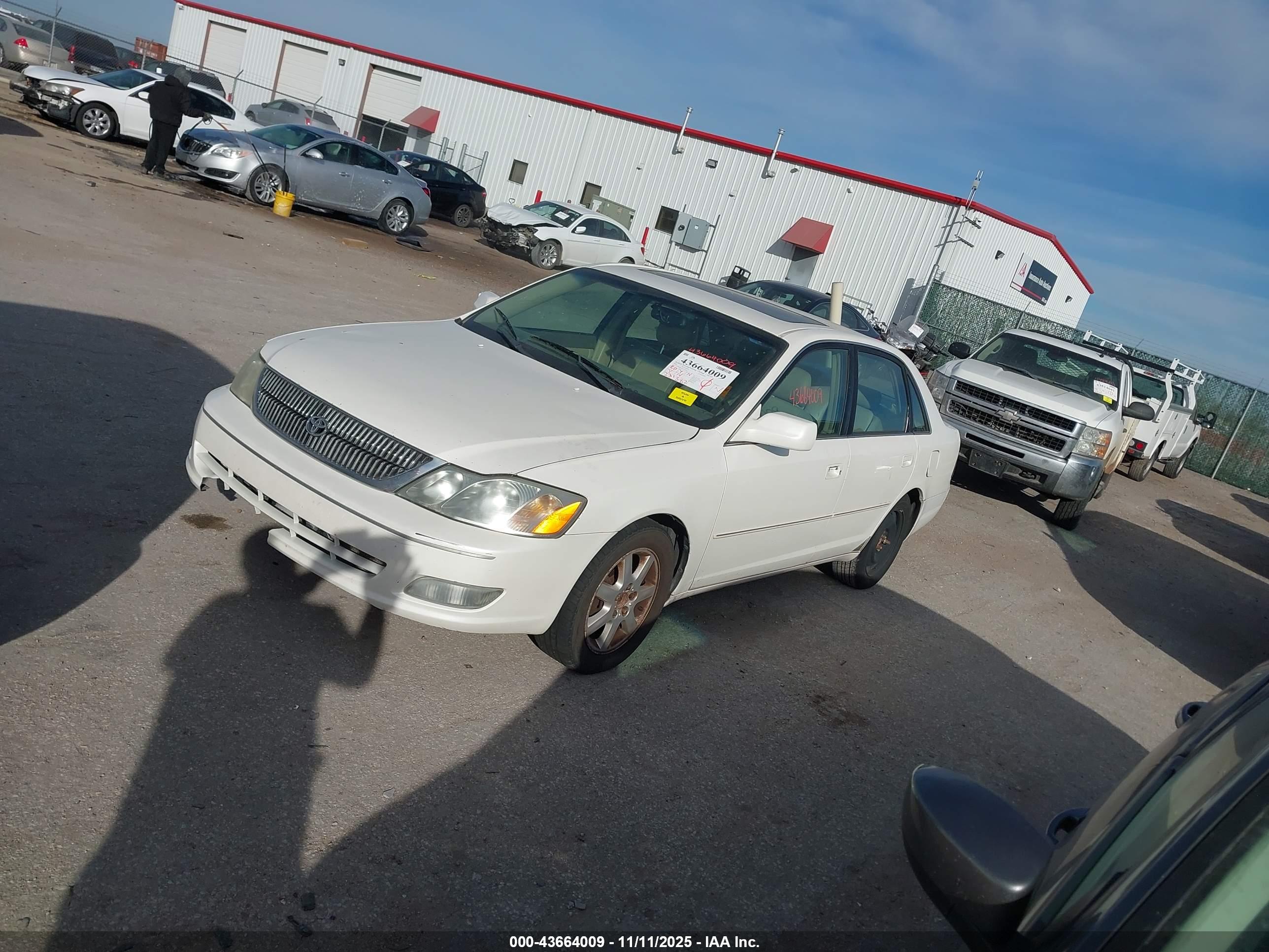TOYOTA AVALON image 2