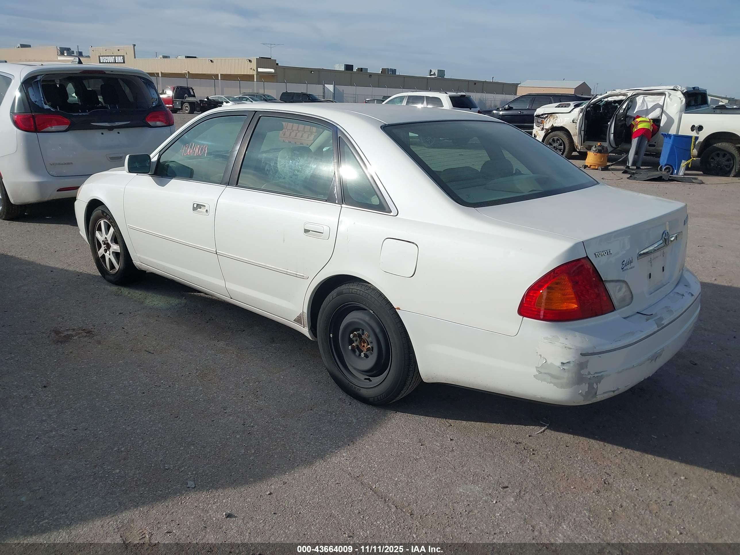 TOYOTA AVALON image 3