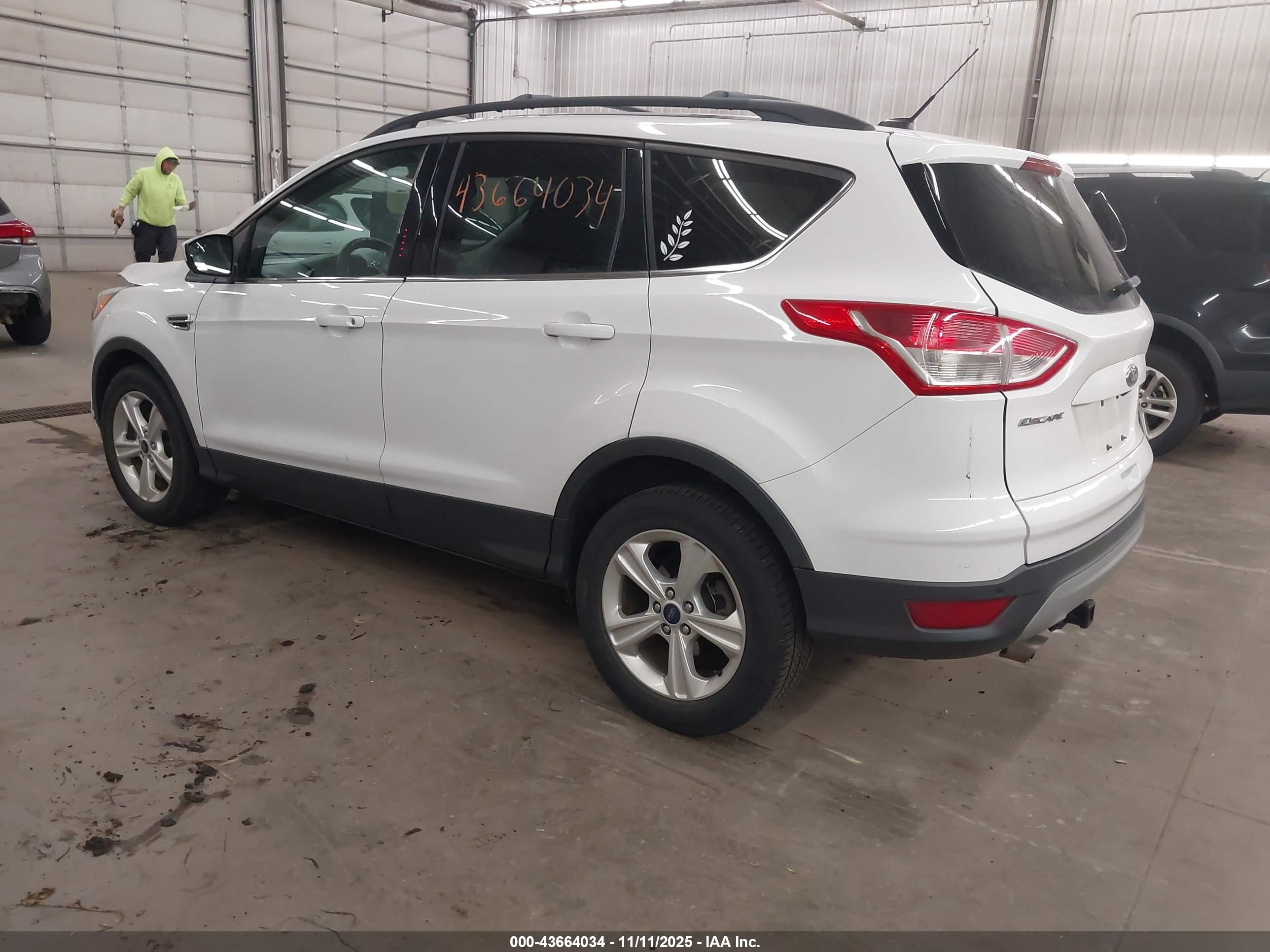 FORD ESCAPE image 3