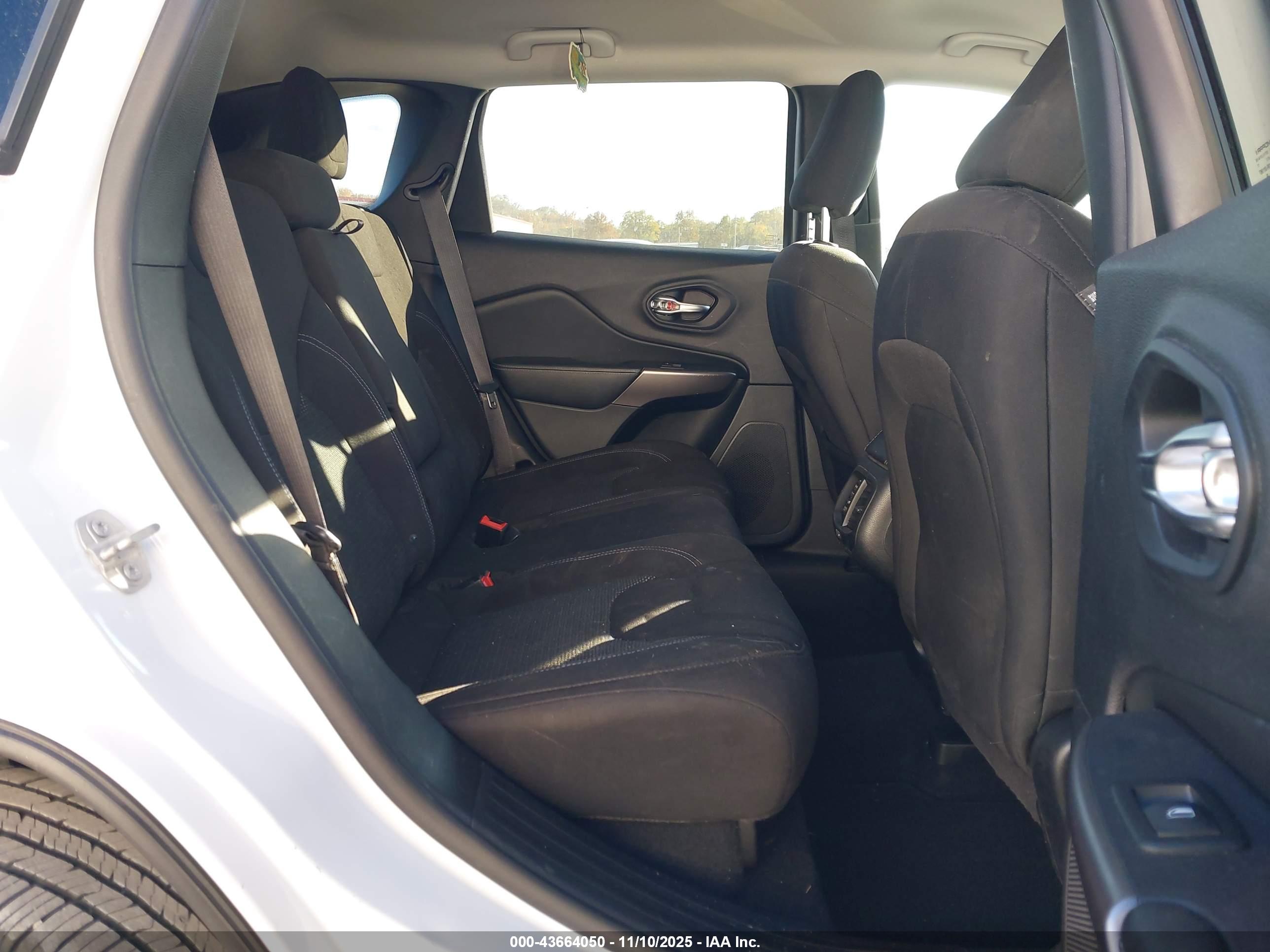 JEEP CHEROKEE image 8