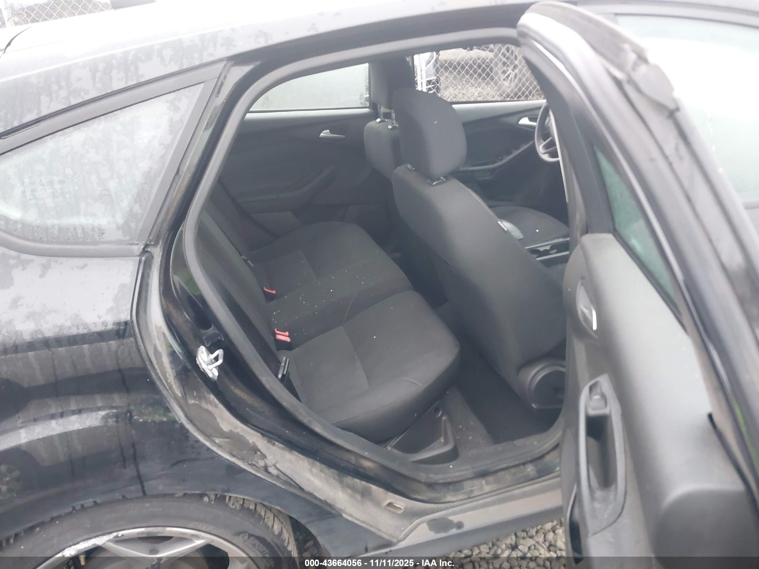 FORD FOCUS image 8
