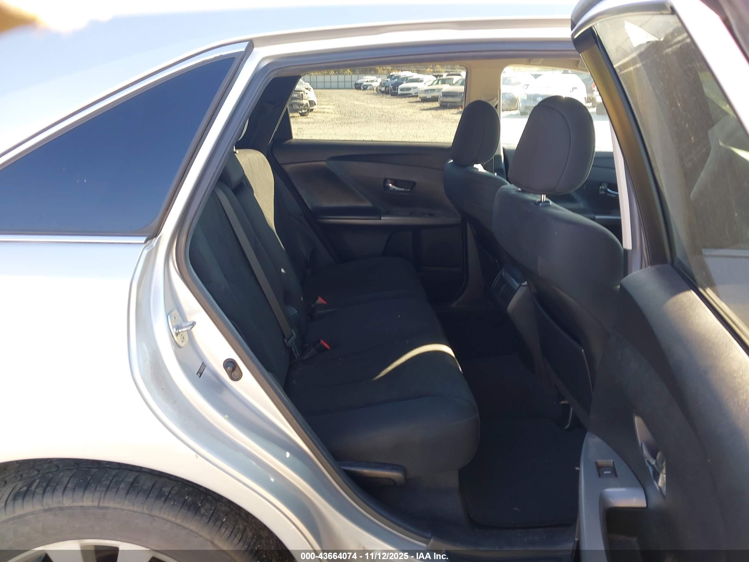 TOYOTA VENZA image 8