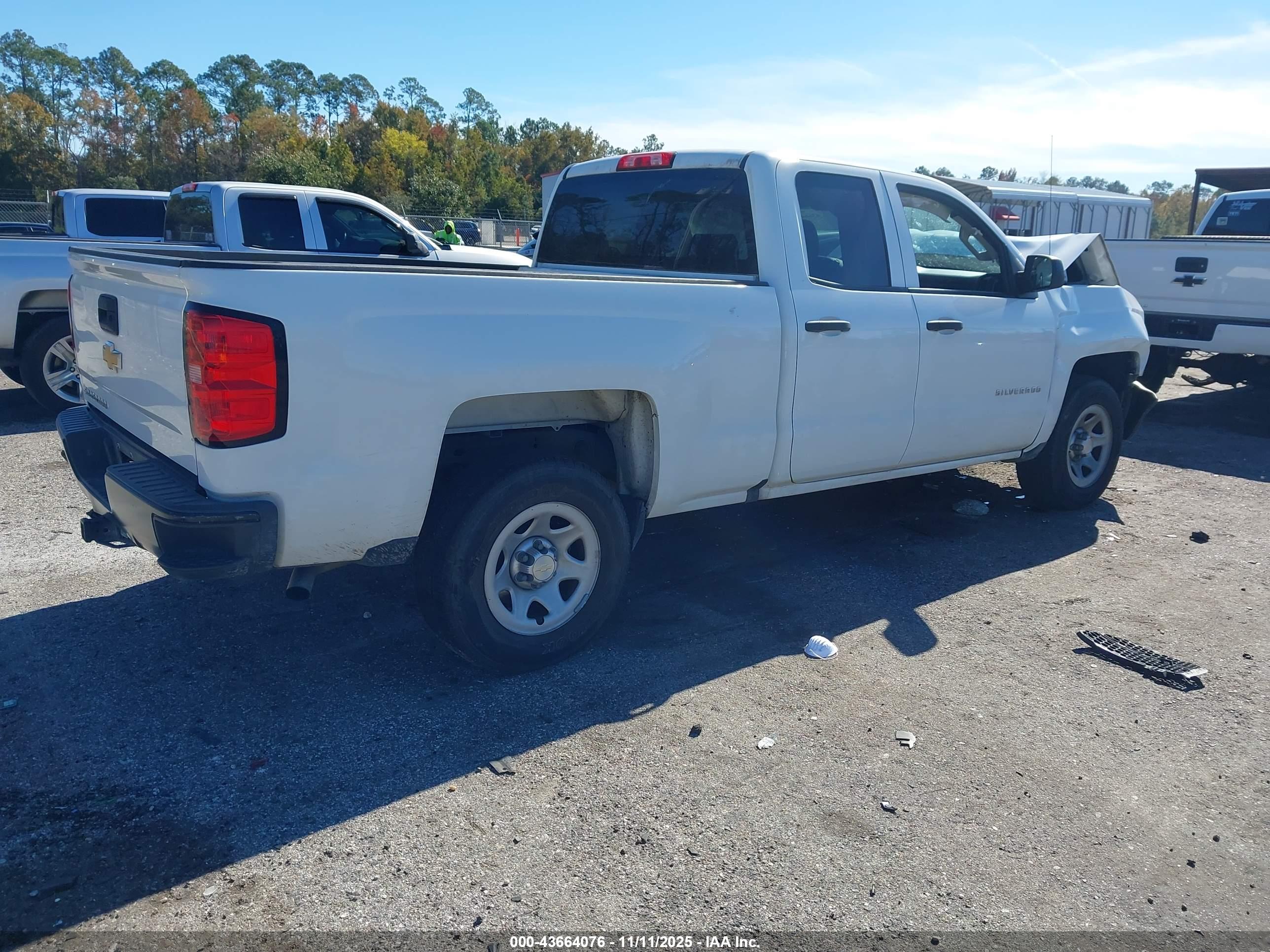 CHEVROLET SILVERADO image 4